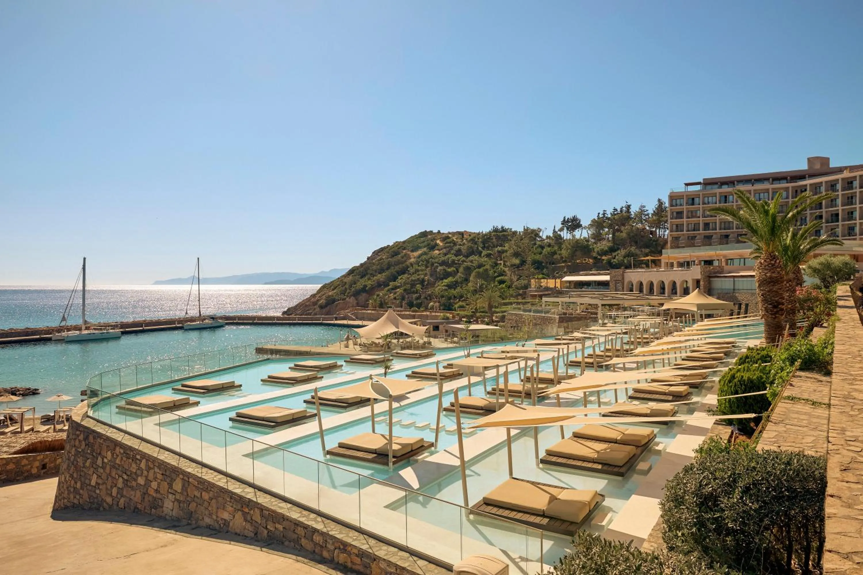 Zeus Eleva Mirabello Bay