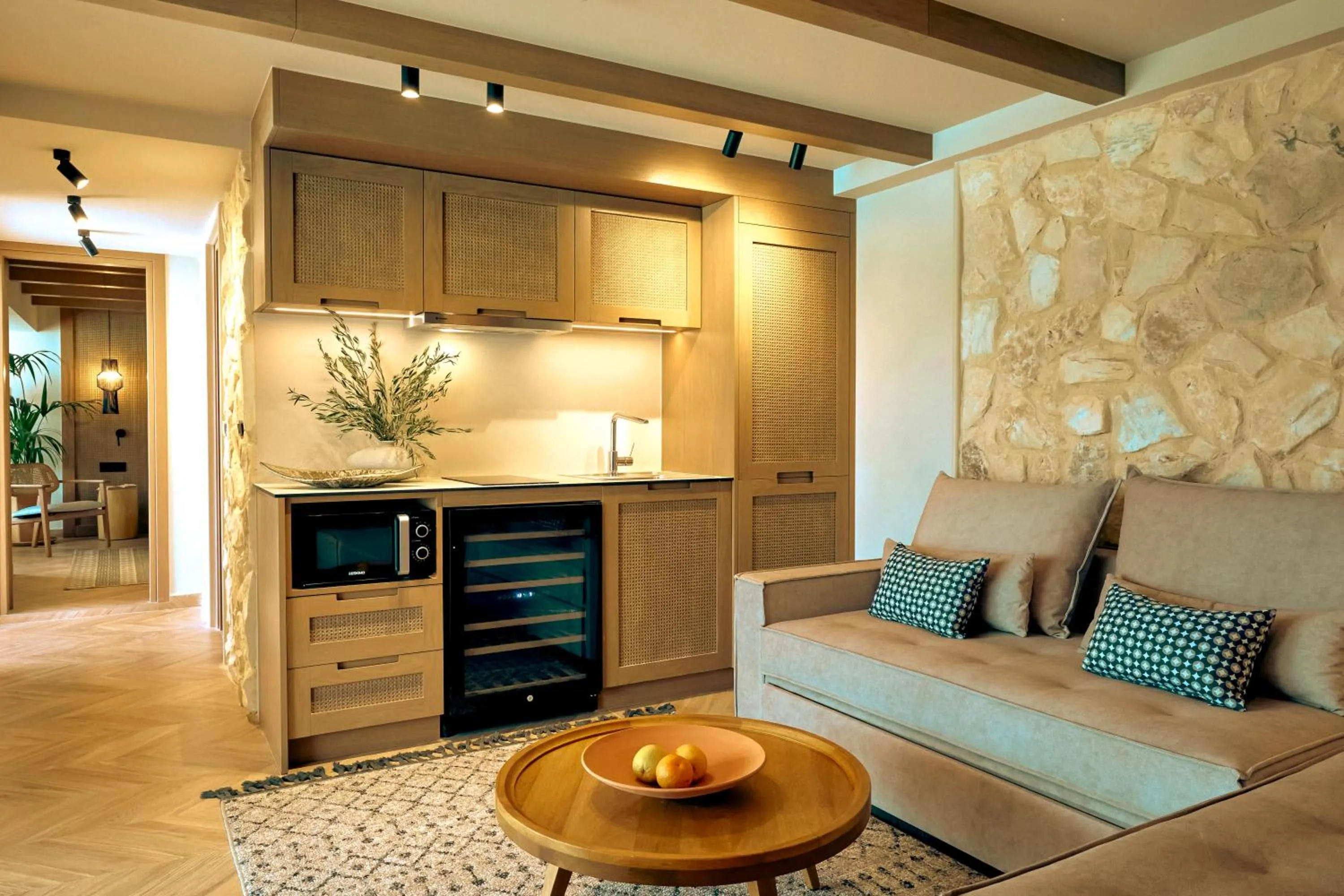 Zeus Eleva Mirabello Bay