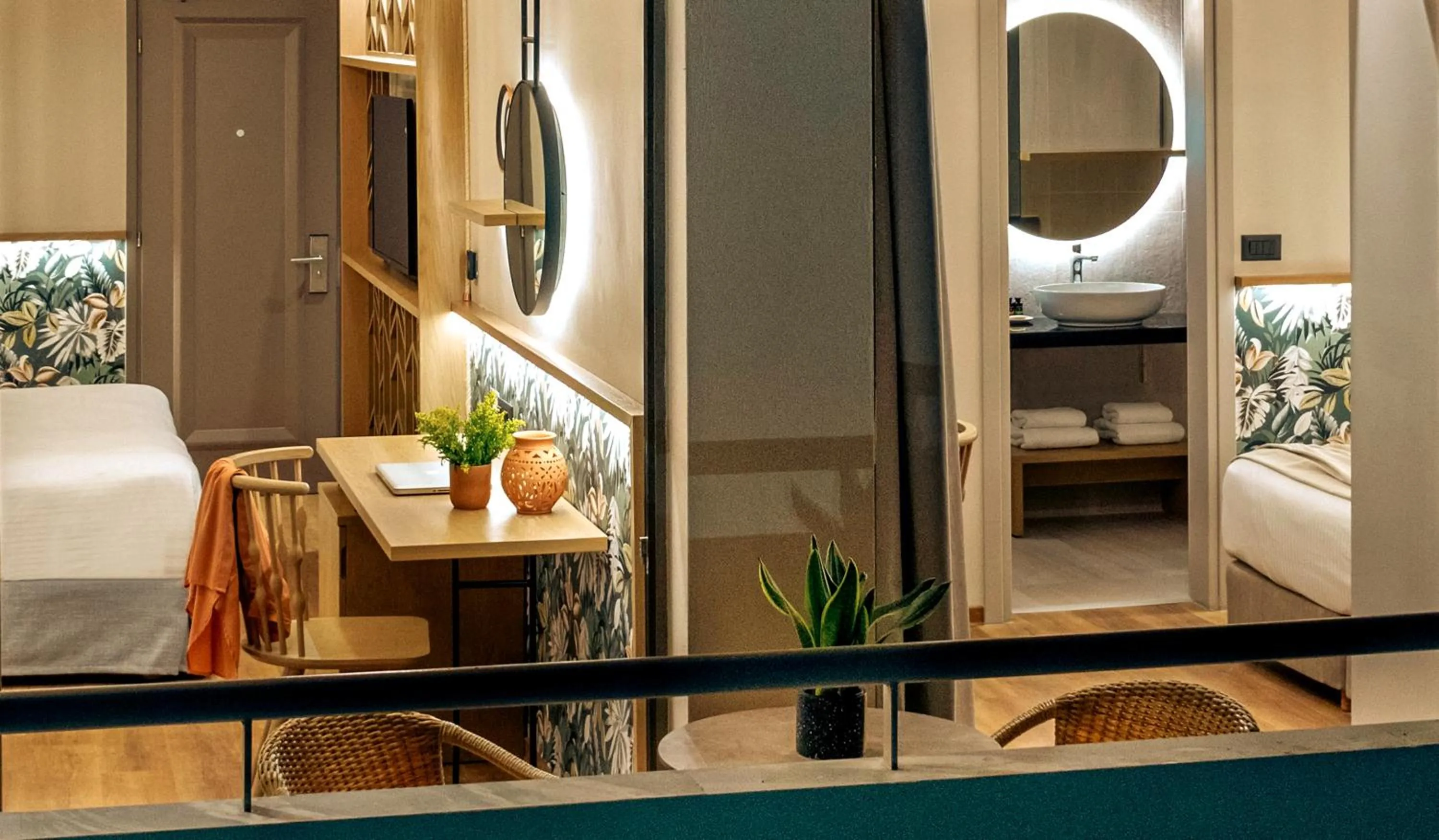 Zeus Eleva Mirabello Bay