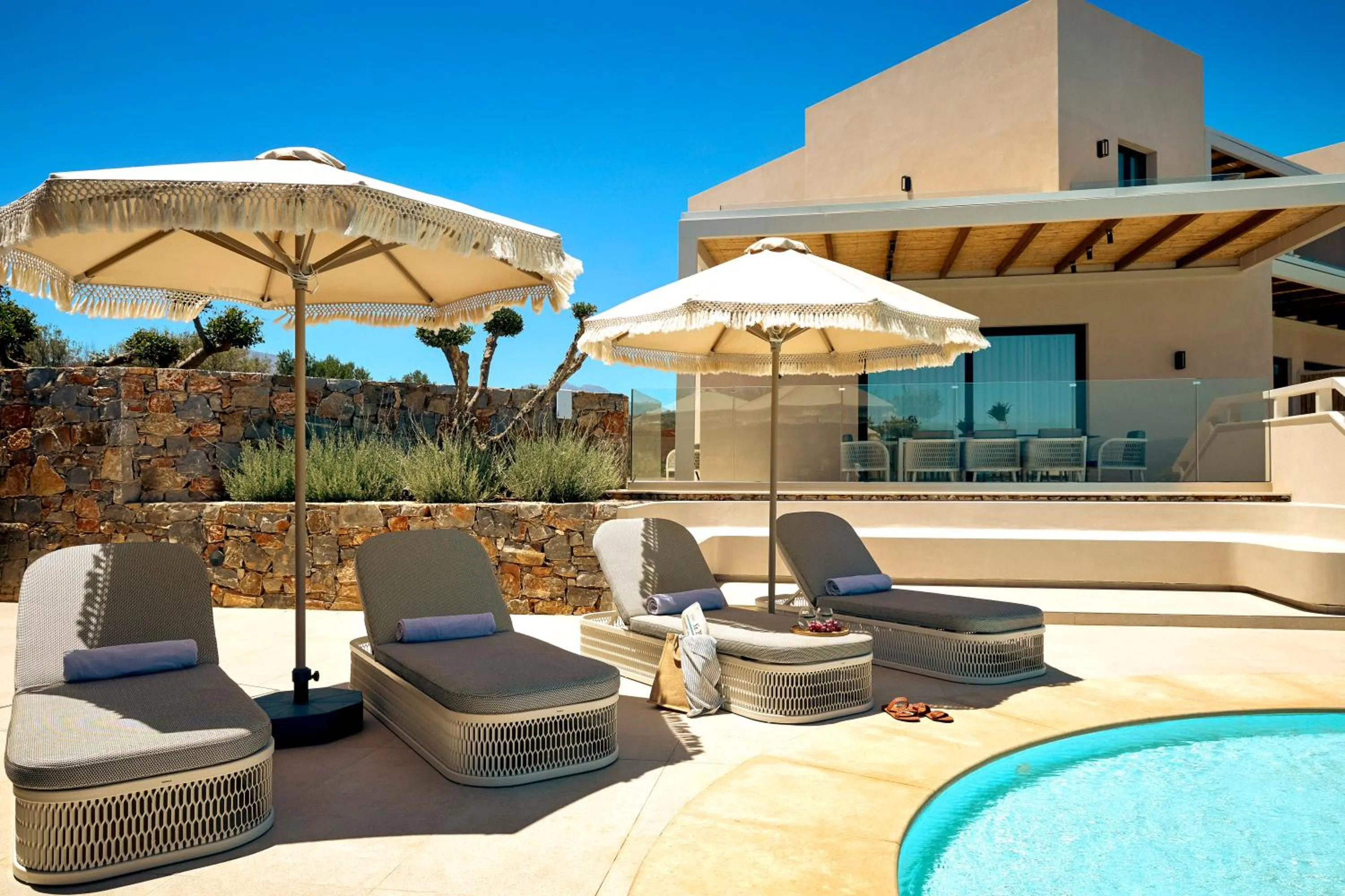 Zeus Eleva Mirabello Bay