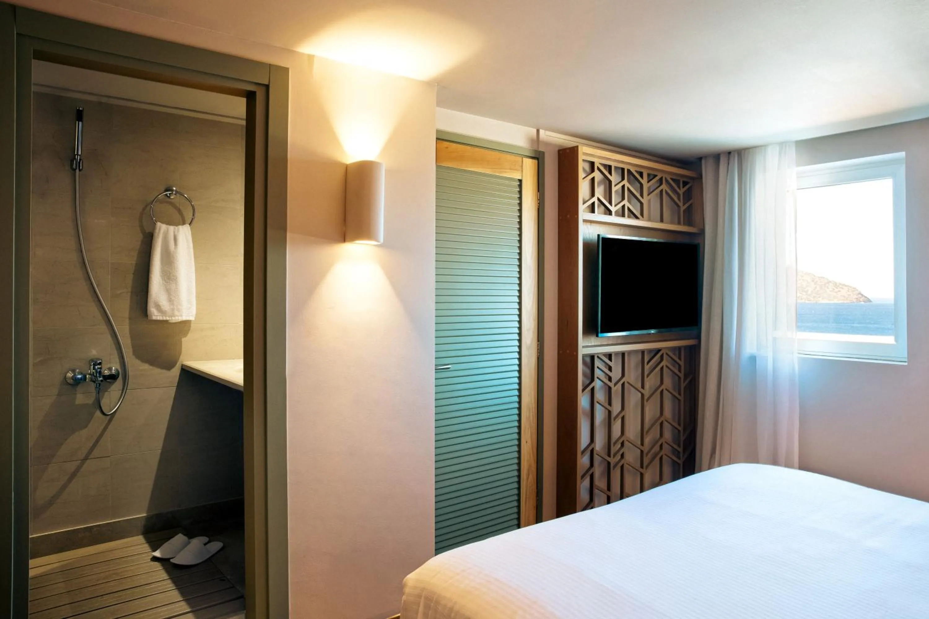 Bed in Zeus Eleva Mirabello Bay