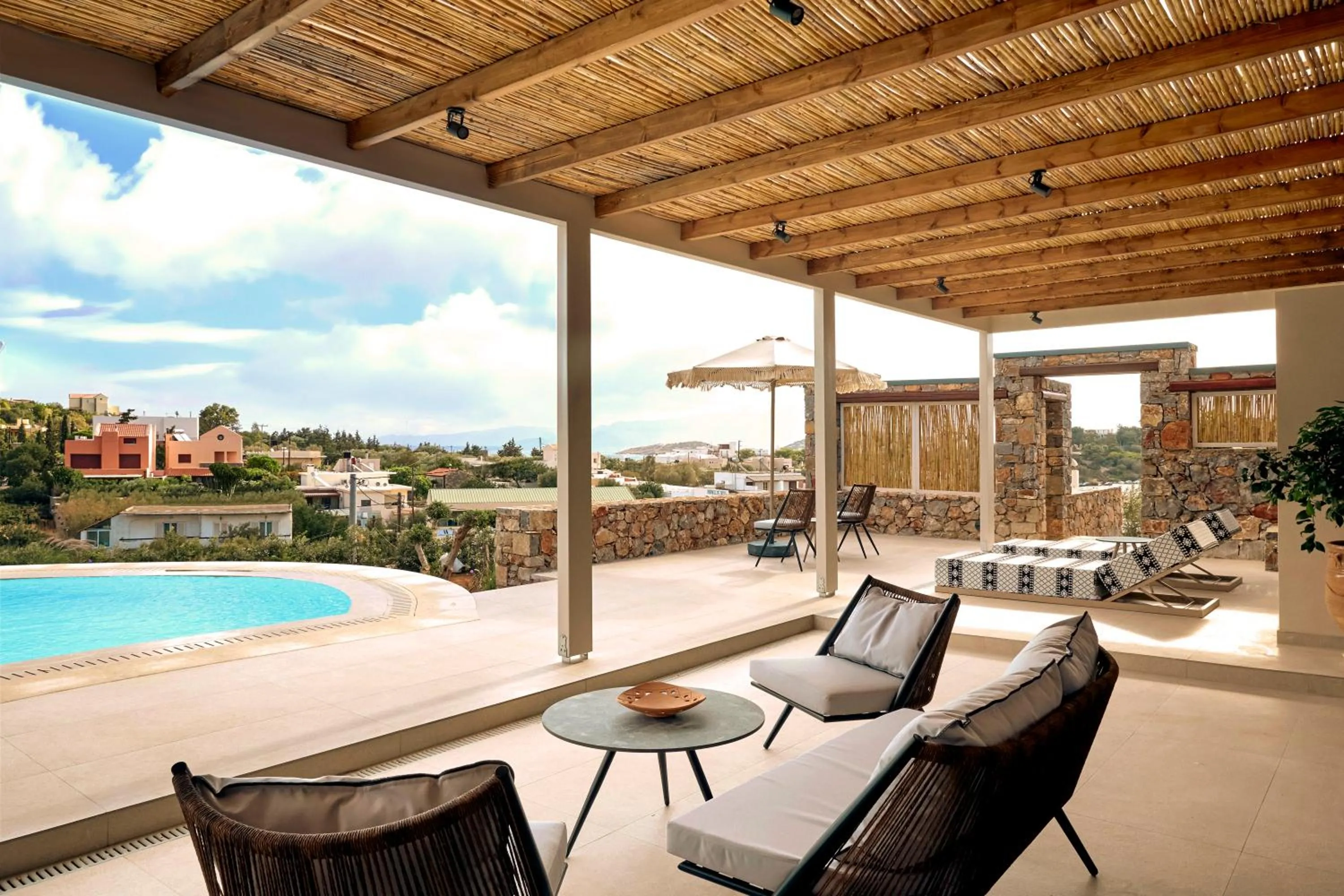 Zeus Eleva Mirabello Bay