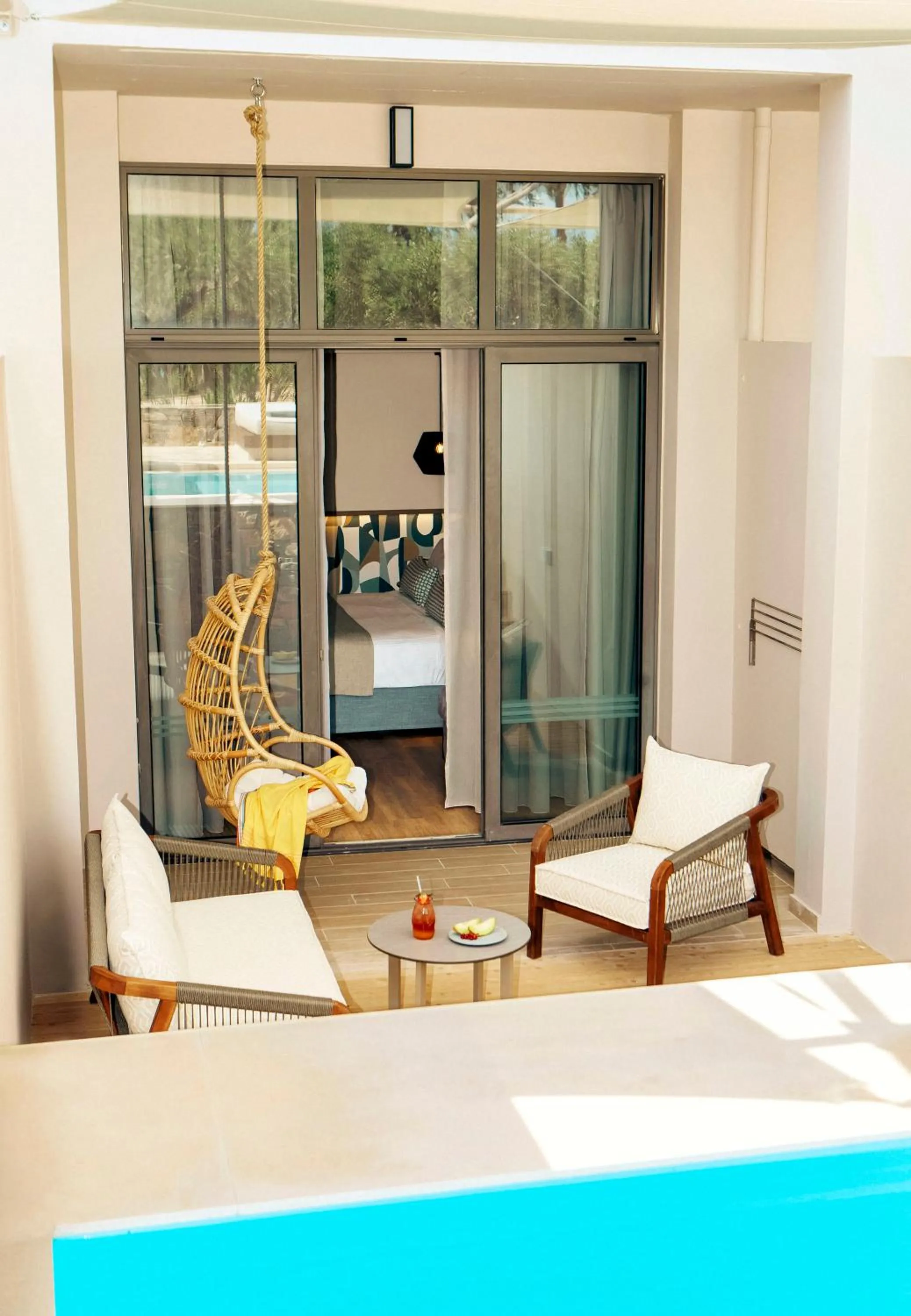 Zeus Eleva Mirabello Bay