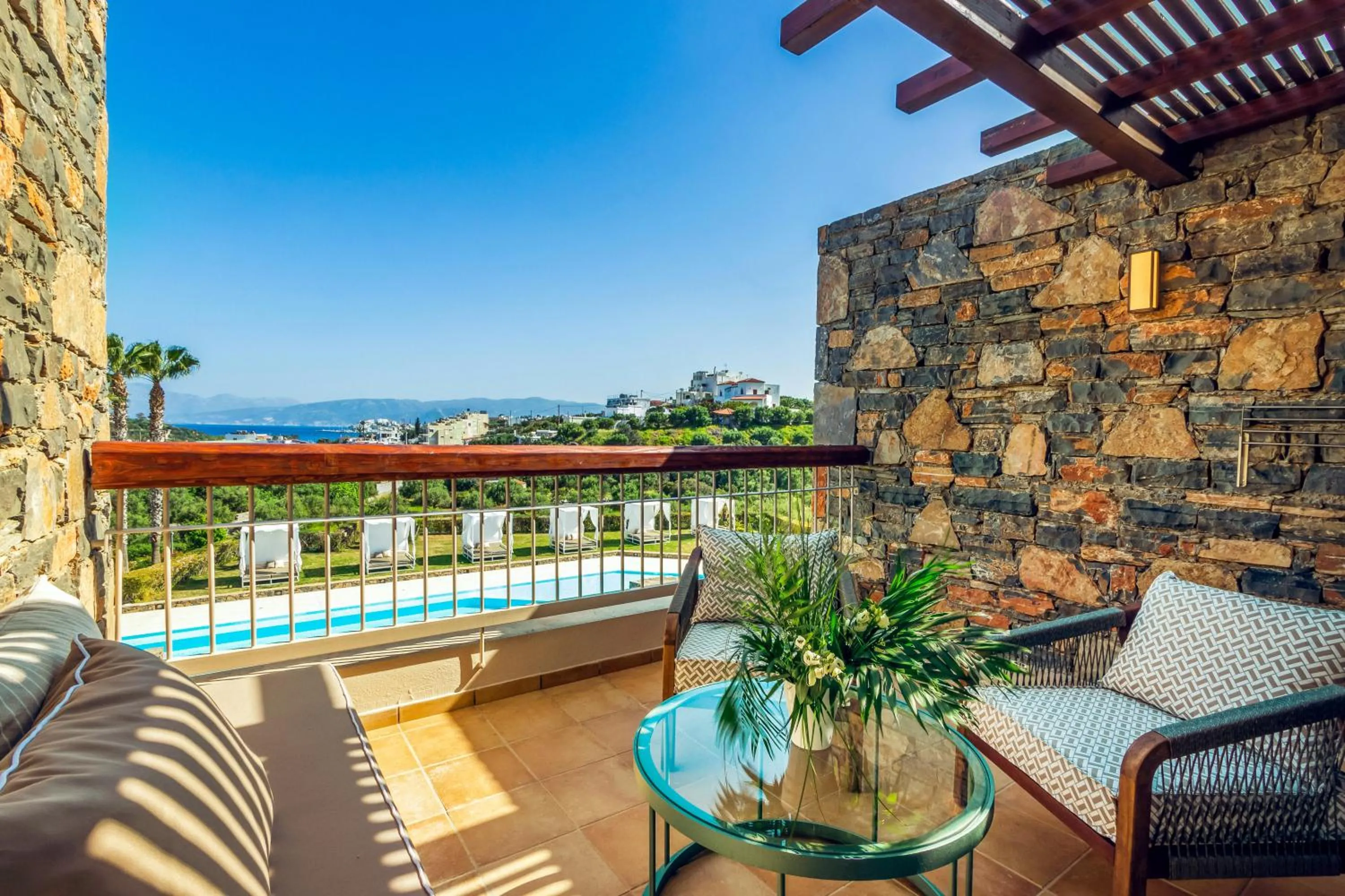 Zeus Eleva Mirabello Bay