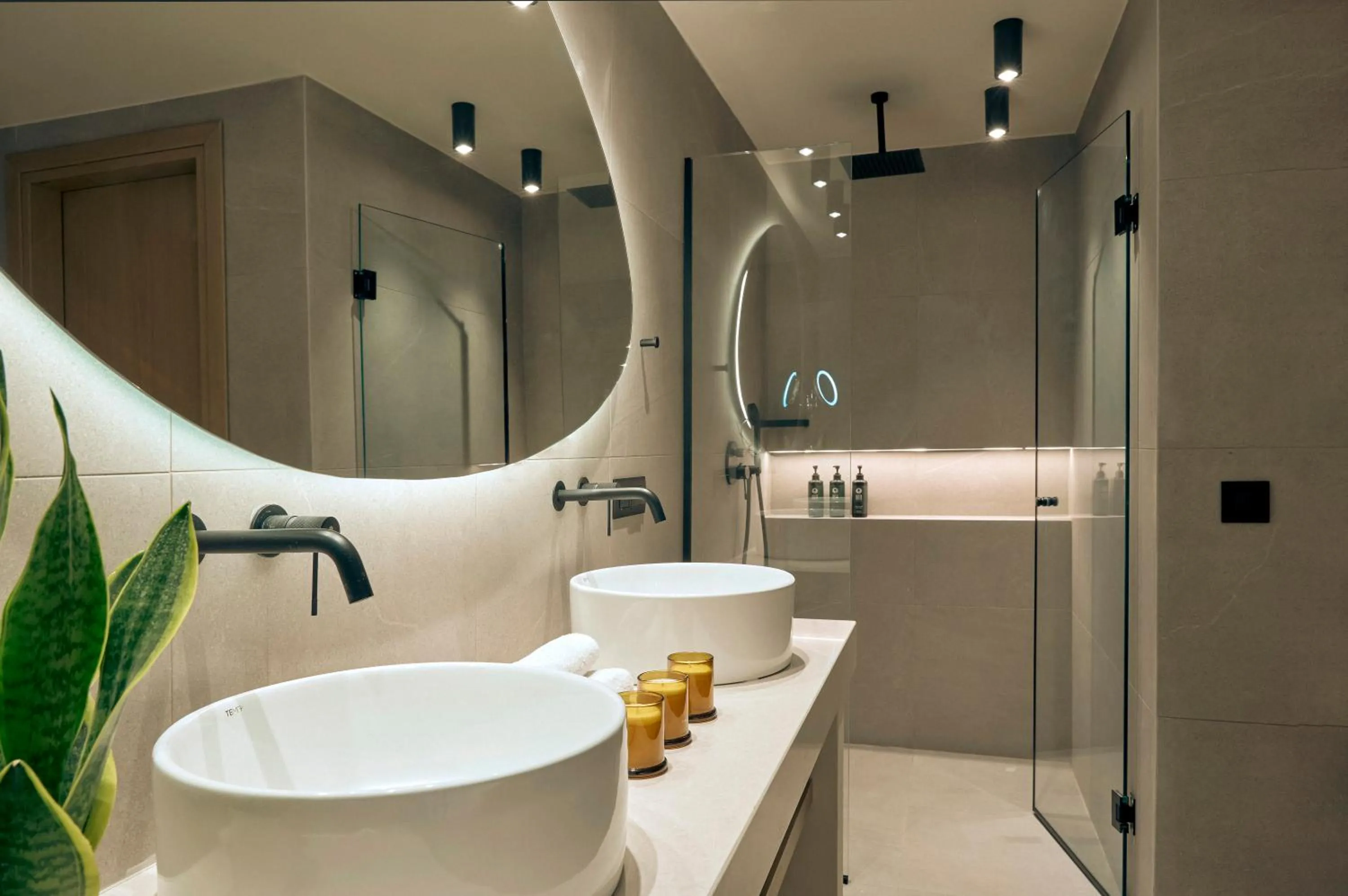 Zeus Eleva Mirabello Bay