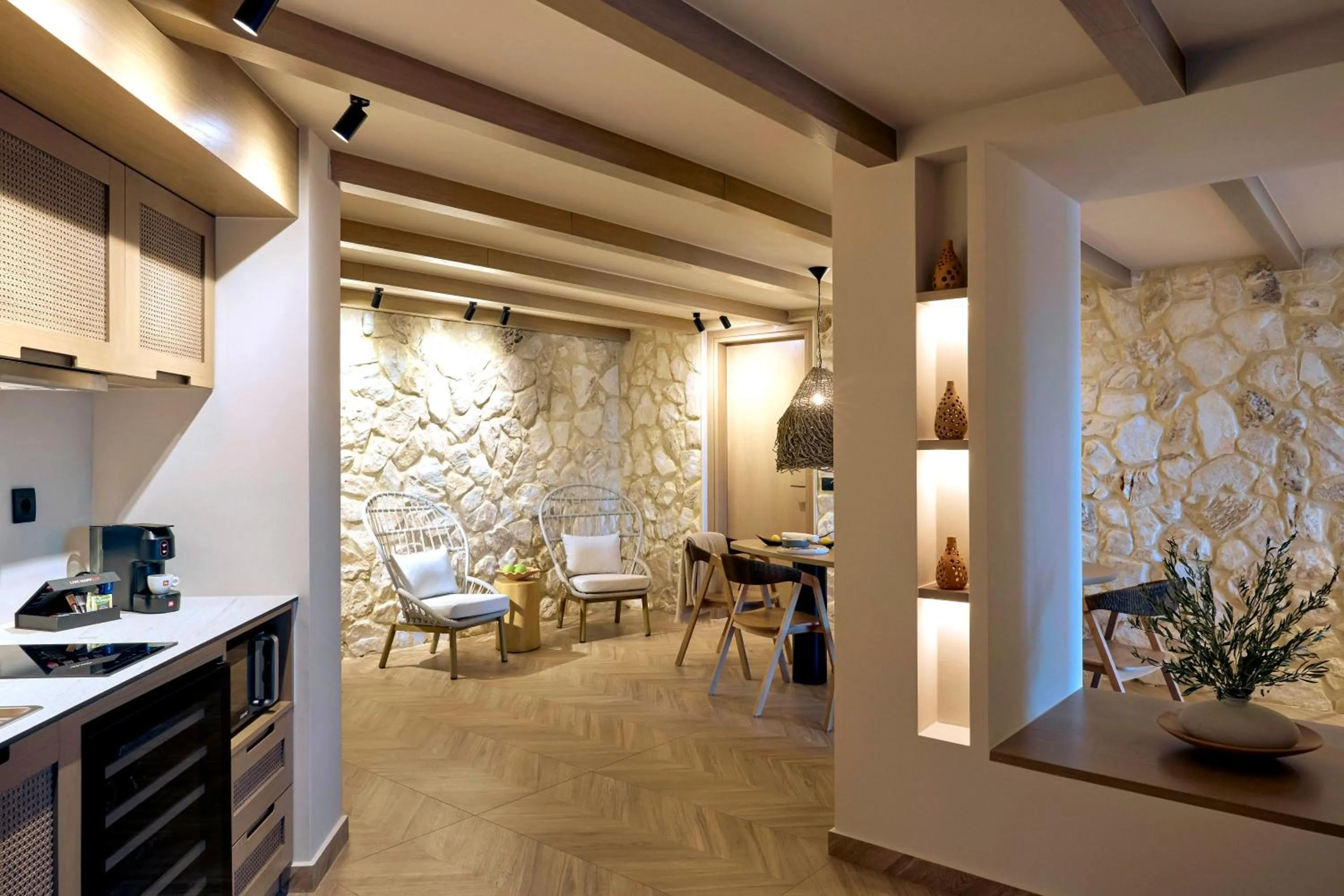 Zeus Eleva Mirabello Bay