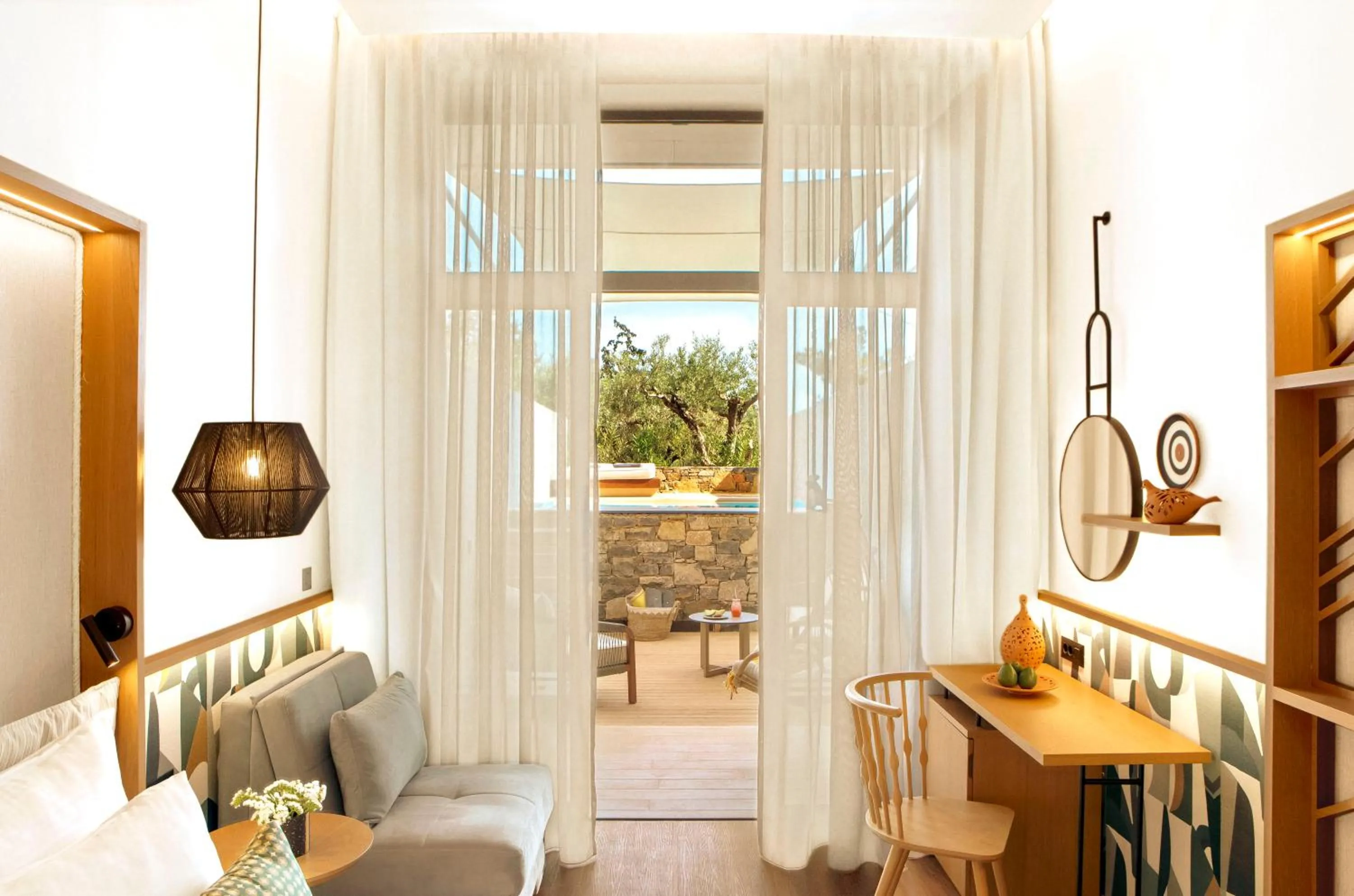 Zeus Eleva Mirabello Bay