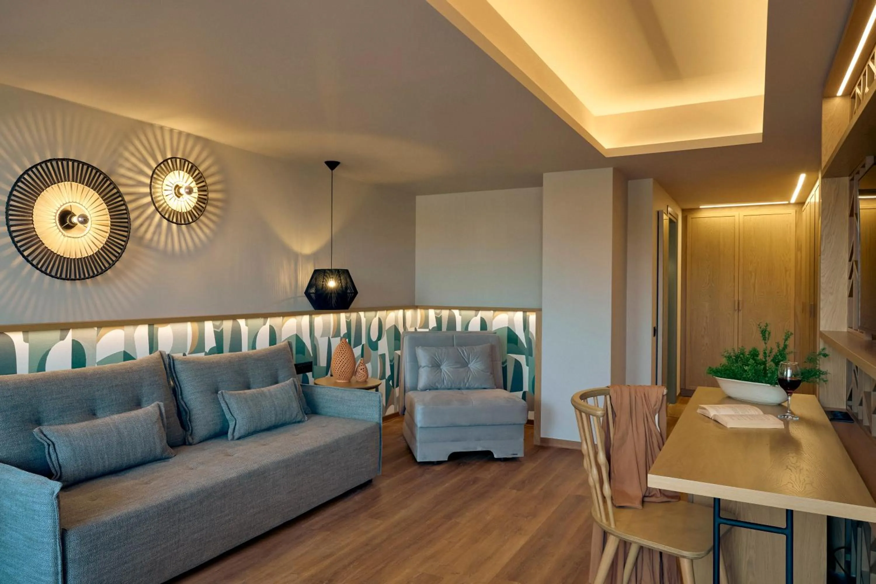 Zeus Eleva Mirabello Bay