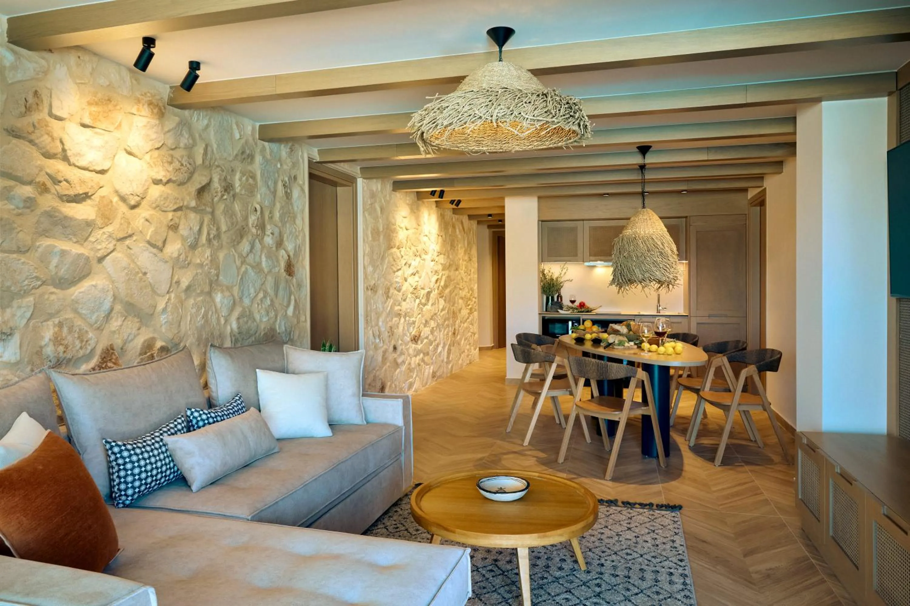 Zeus Eleva Mirabello Bay