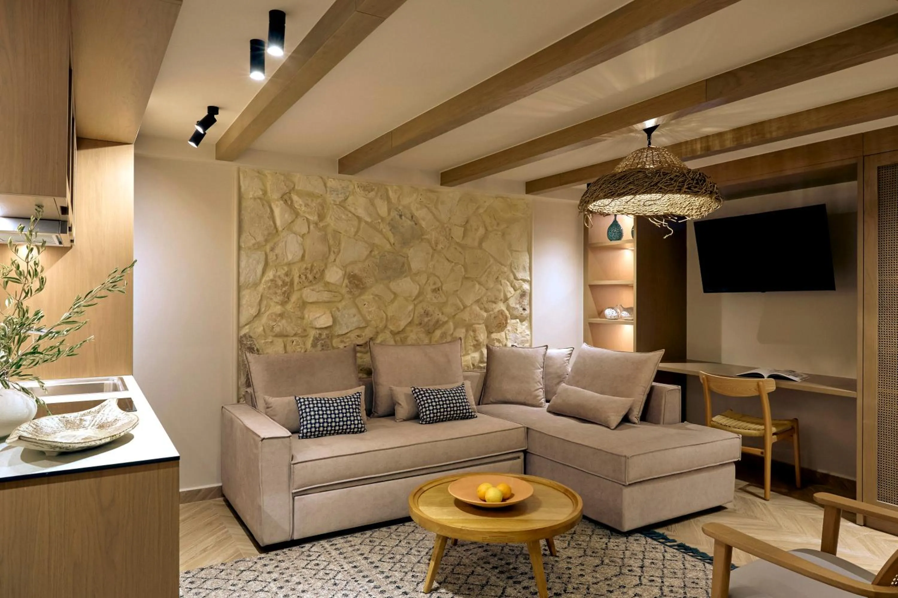 Zeus Eleva Mirabello Bay