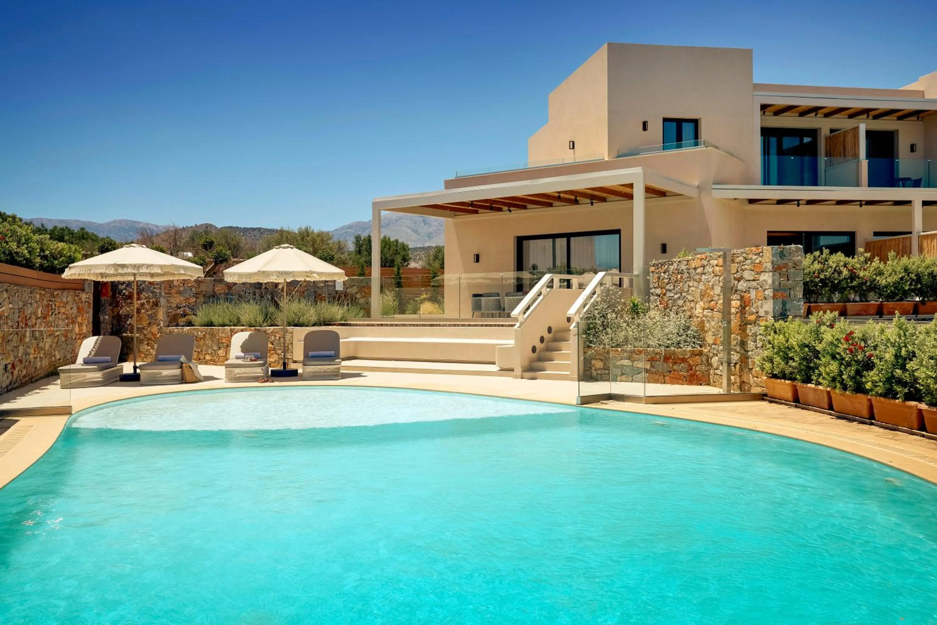 Zeus Eleva Mirabello Bay