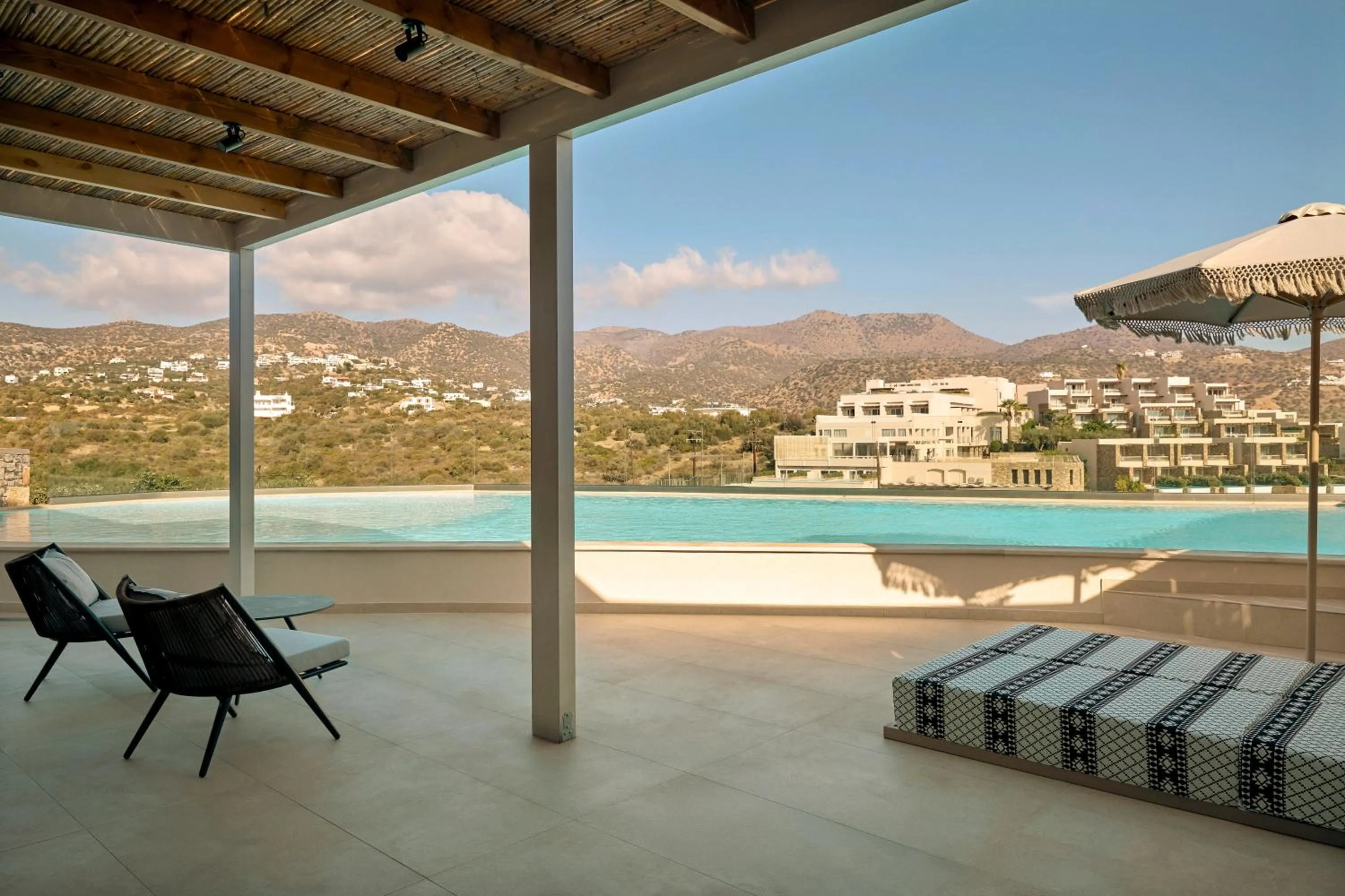 Zeus Eleva Mirabello Bay