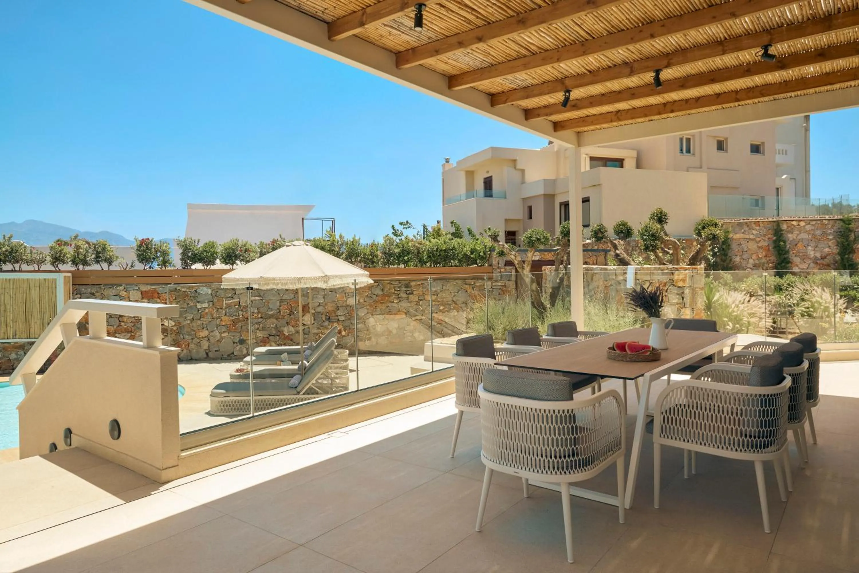 Zeus Eleva Mirabello Bay