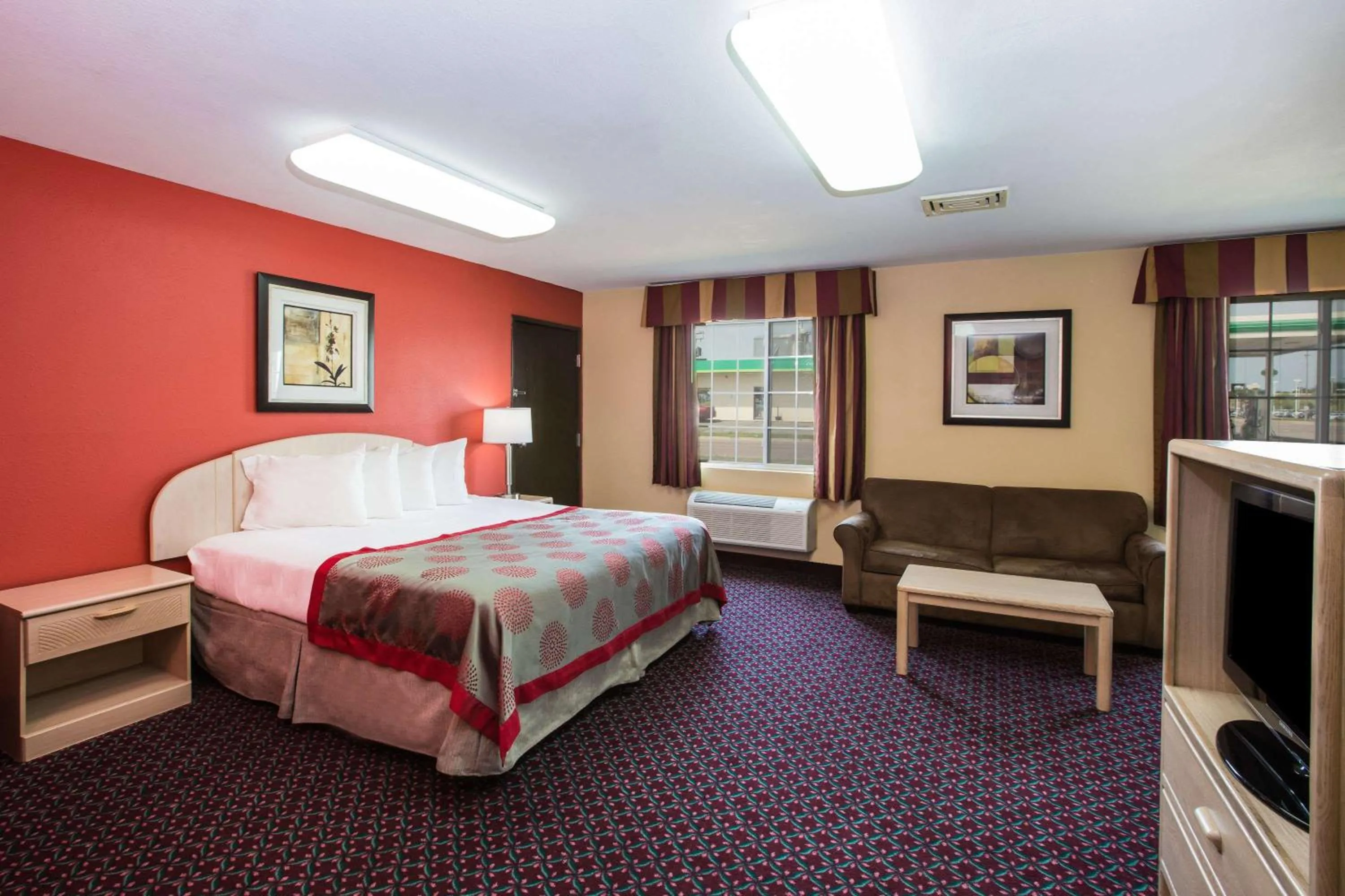 Photo of the whole room, Bed in Ramada by Wyndham Sioux Falls