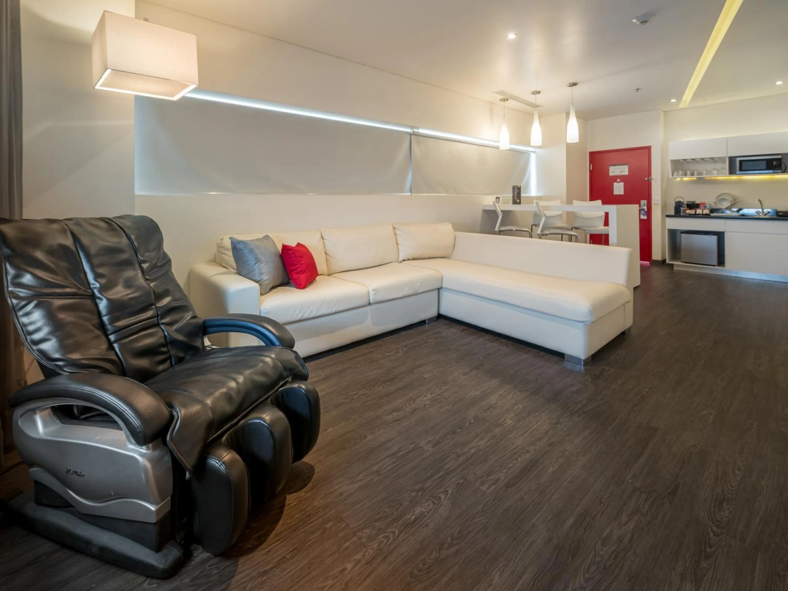 Living room in Ramada Encore by Wyndham Guadalajara Sur