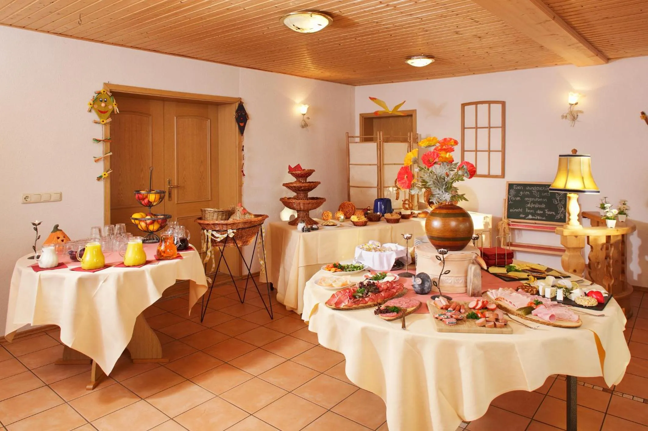 Restaurant/places to eat in Land- und Aktivhotel Altmühlaue