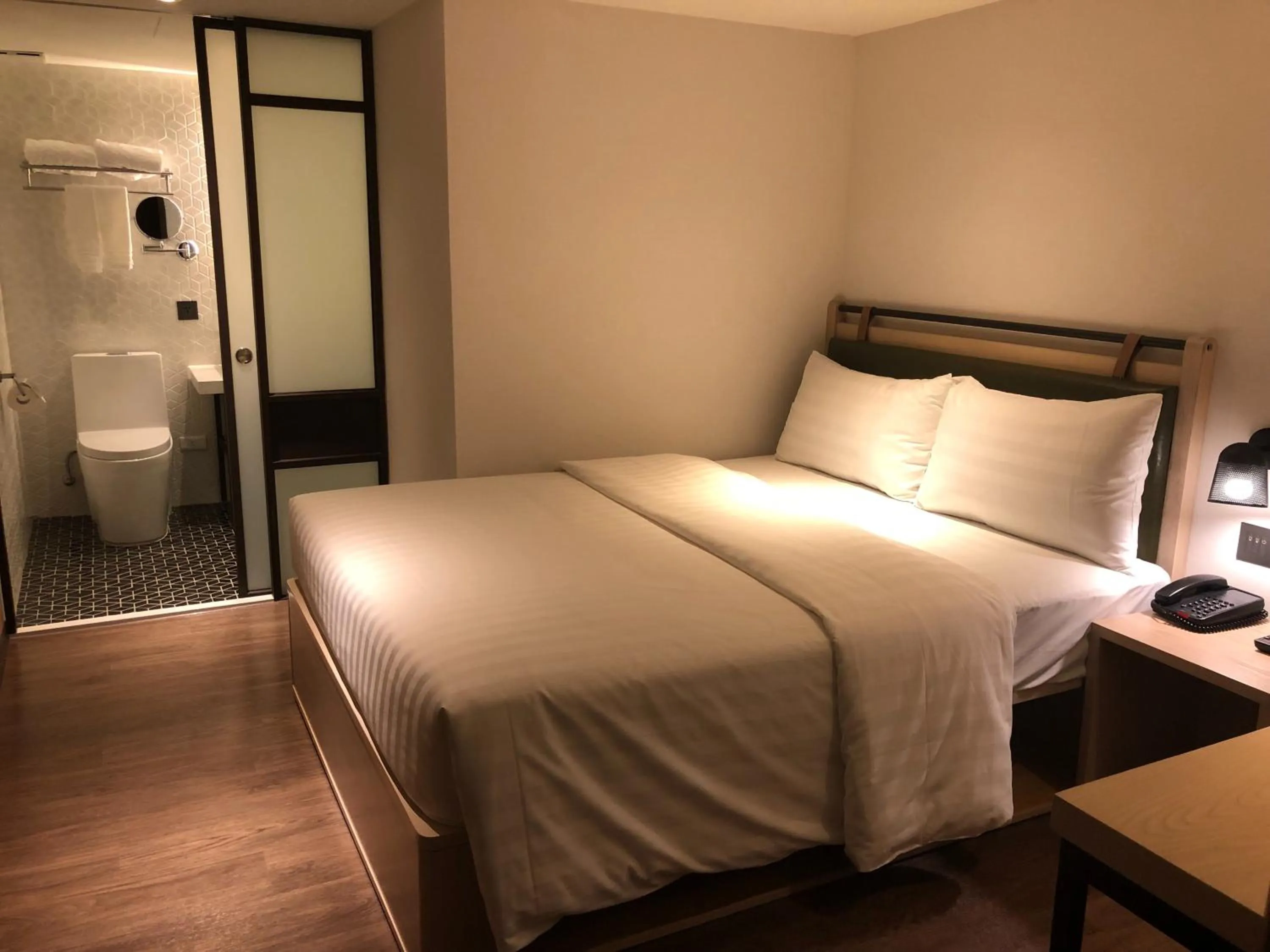 Photo of the whole room, Bed in City Suites - Main Station