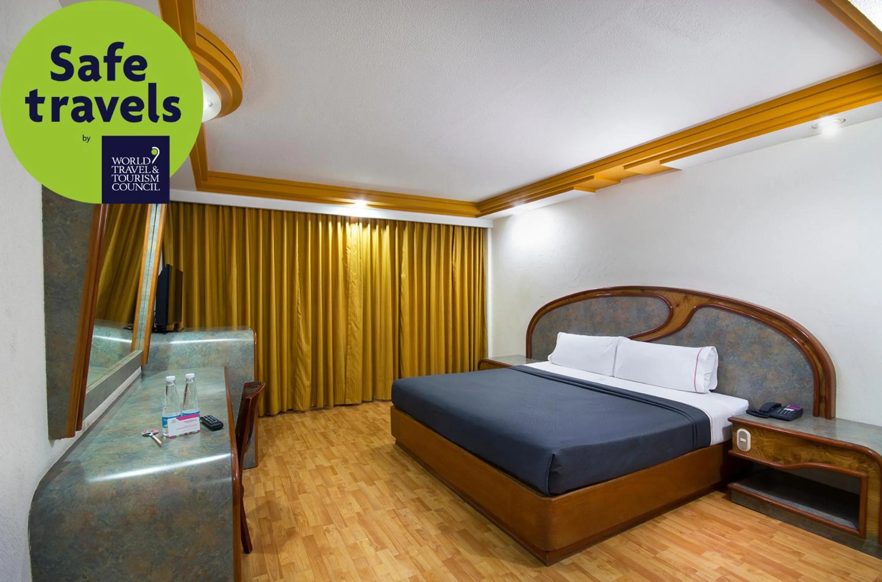 Photo of the whole room, Bed in Hotel MX congreso CDMX, Trademark Collection by Wyndham