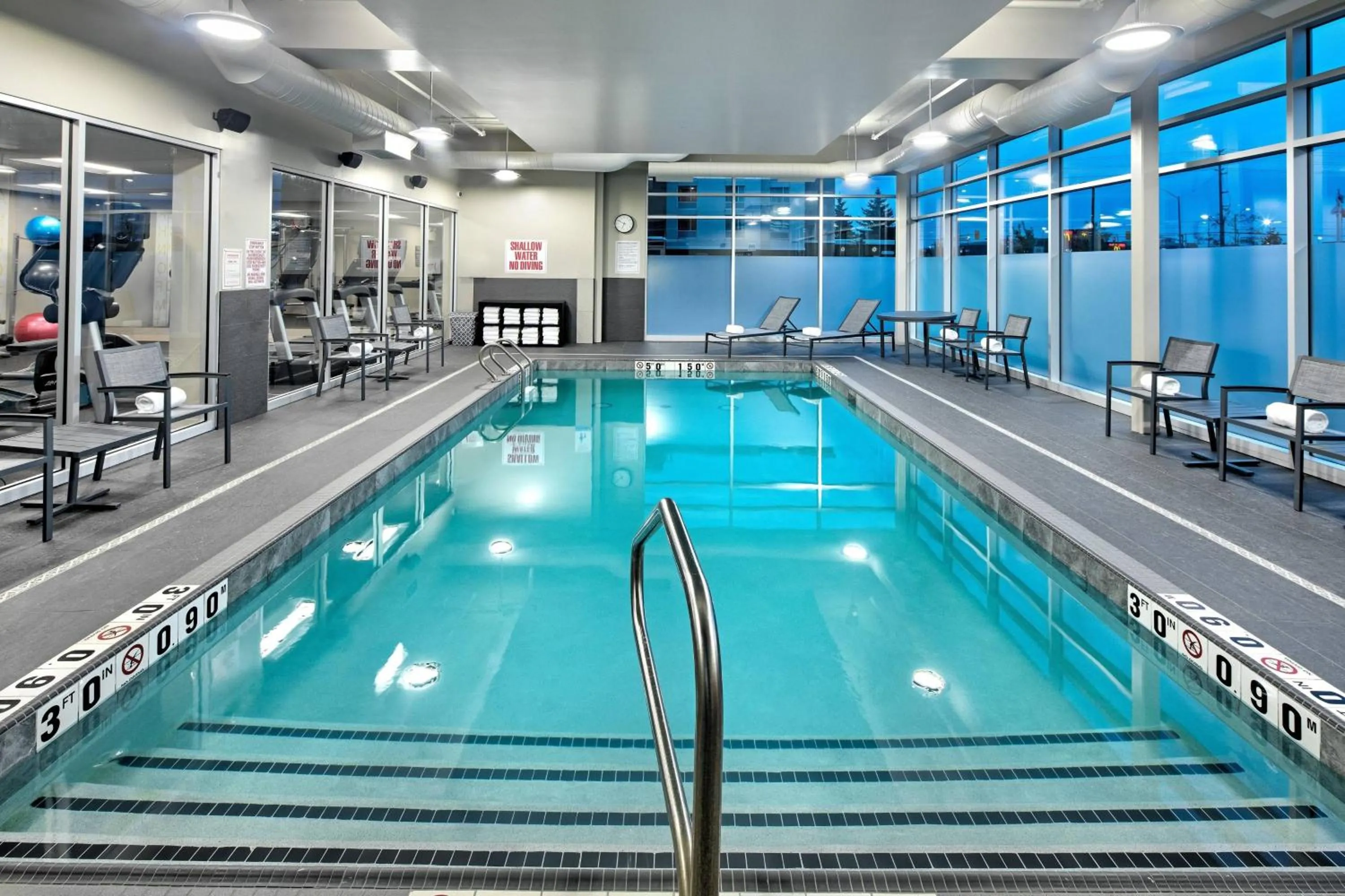Swimming pool in Residence Inn by Marriott Toronto Mississauga West