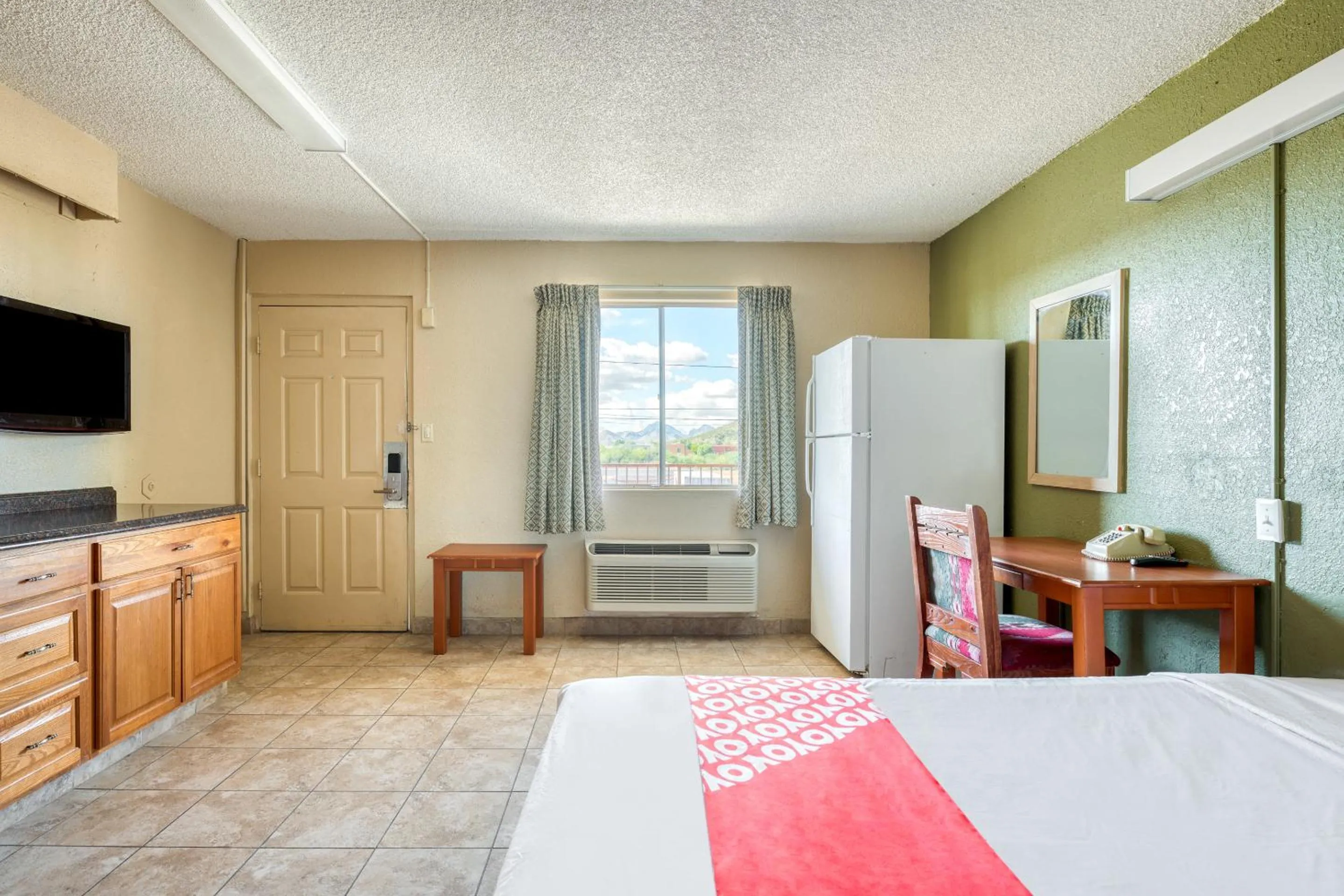 Bedroom in OYO Hotel Tucson Downtown