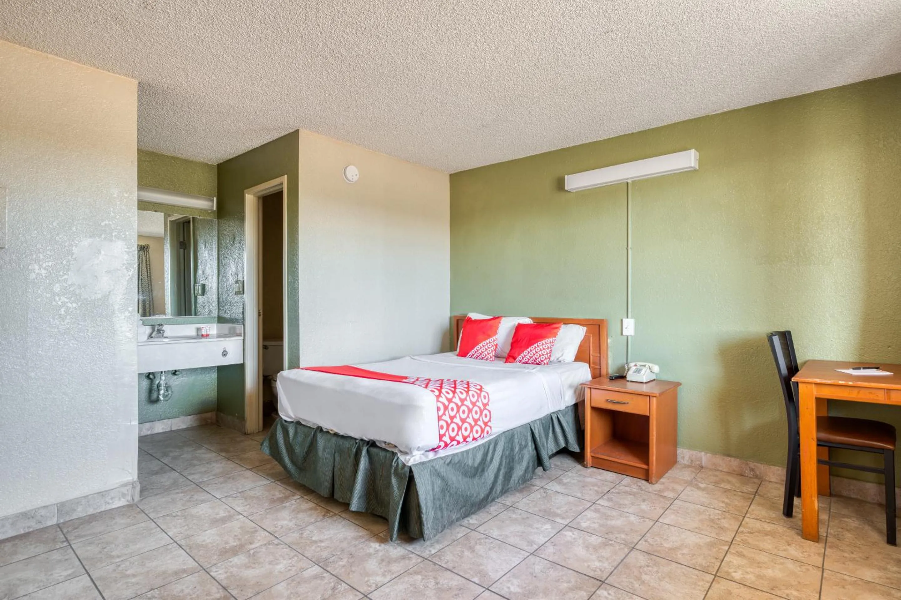 Bedroom in OYO Hotel Tucson Downtown