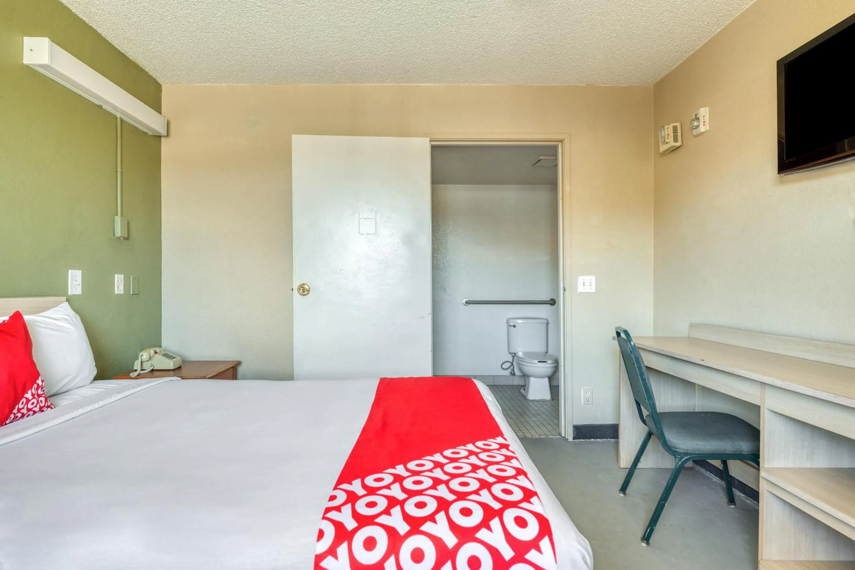 Bedroom in OYO Hotel Tucson Downtown