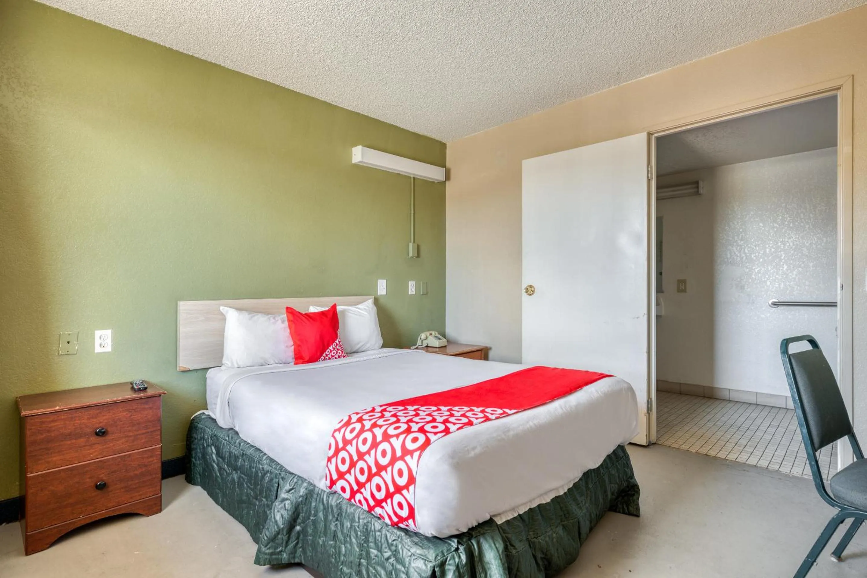 Bedroom in OYO Hotel Tucson Downtown