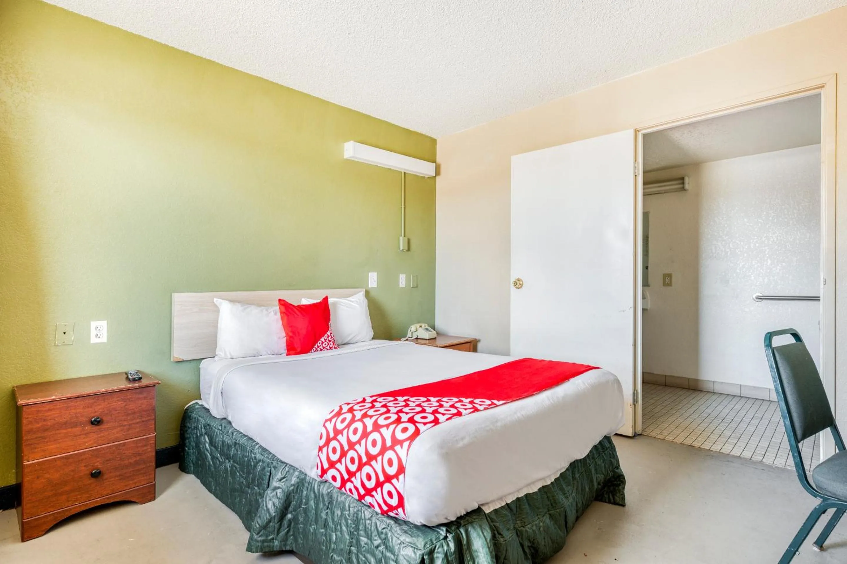 Bedroom, Room Photo in OYO Hotel Tucson Downtown