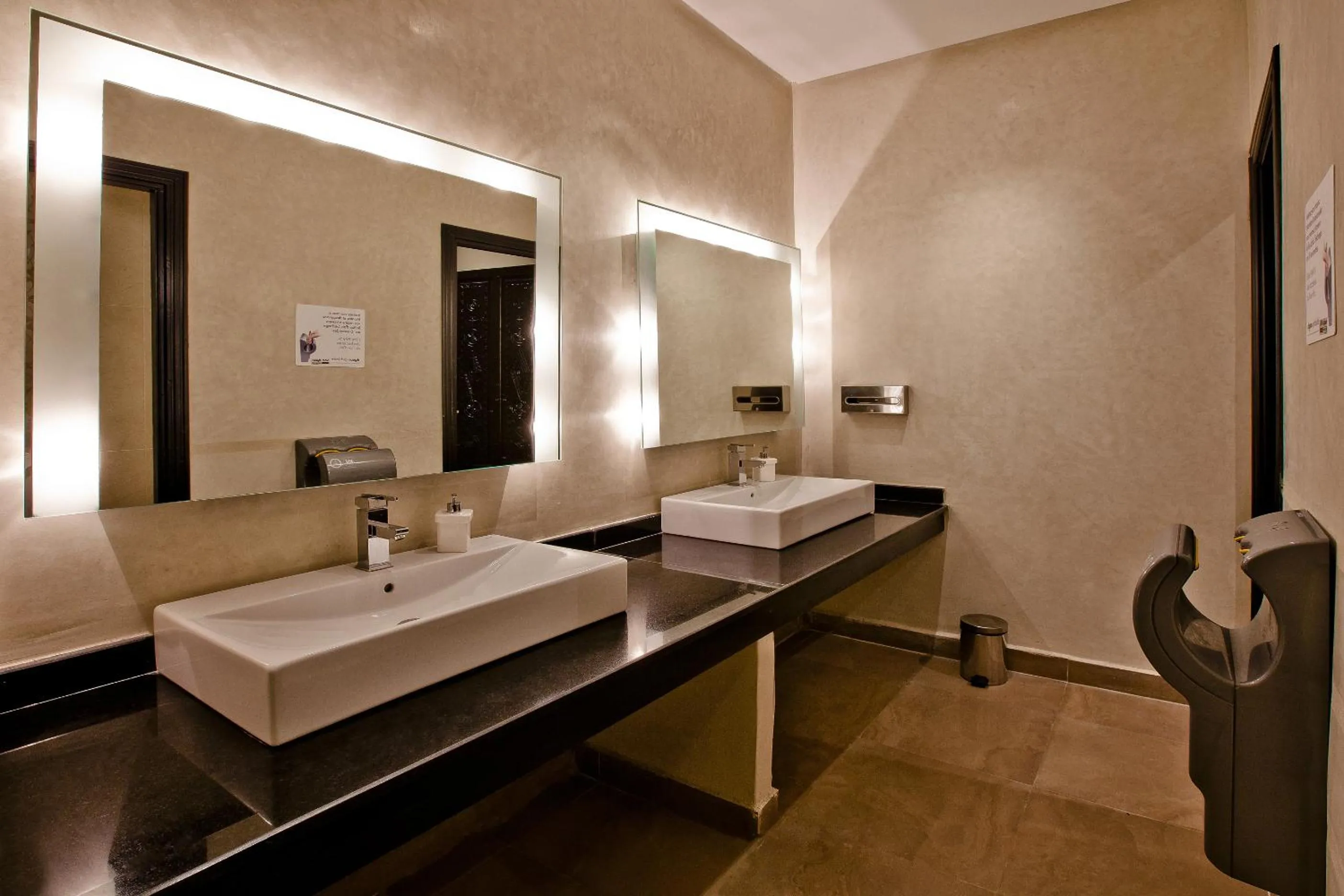 Toilet in Hotel Lawrence d'Arabie