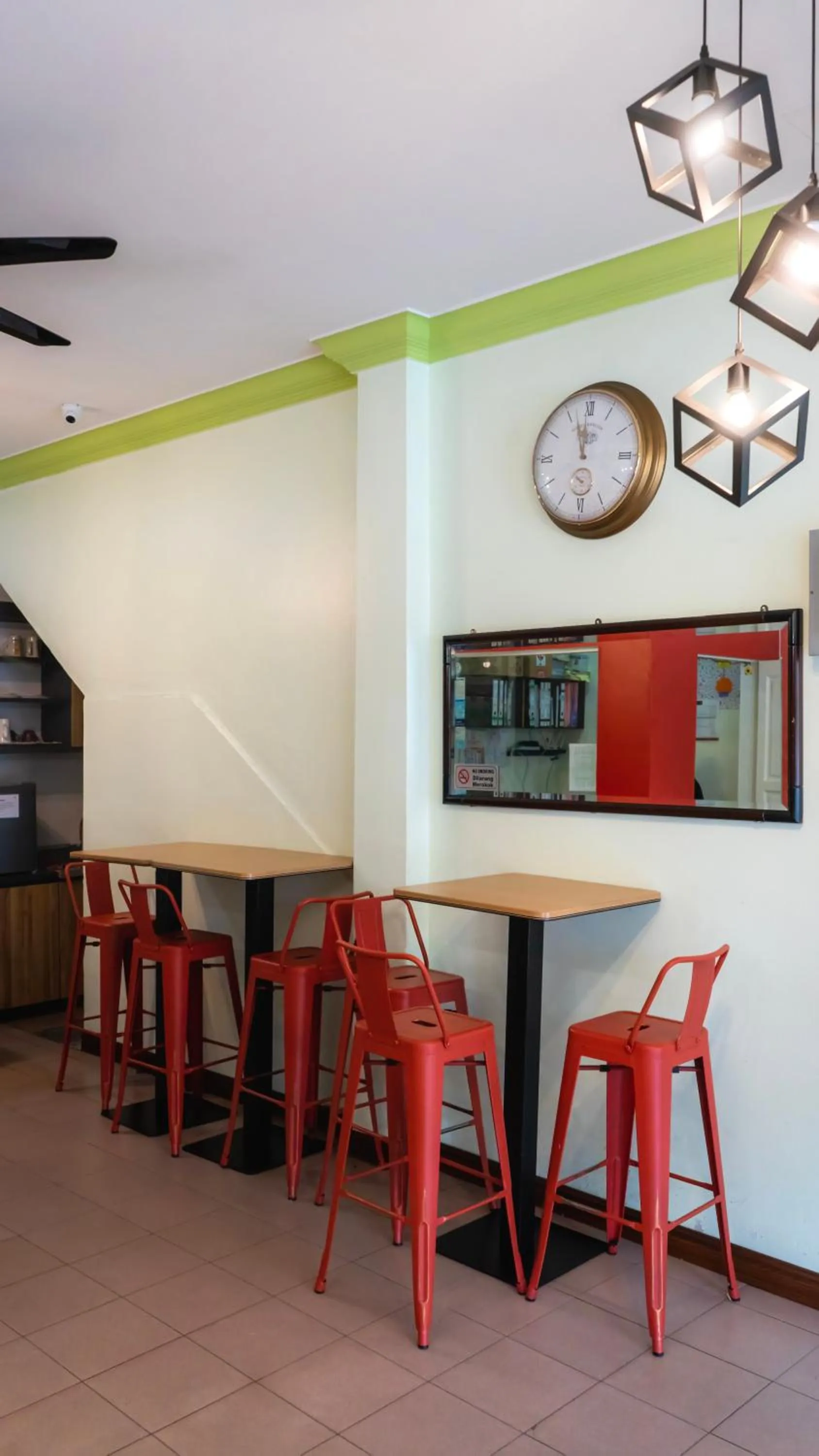 Facade/entrance in Highlanders Hotel