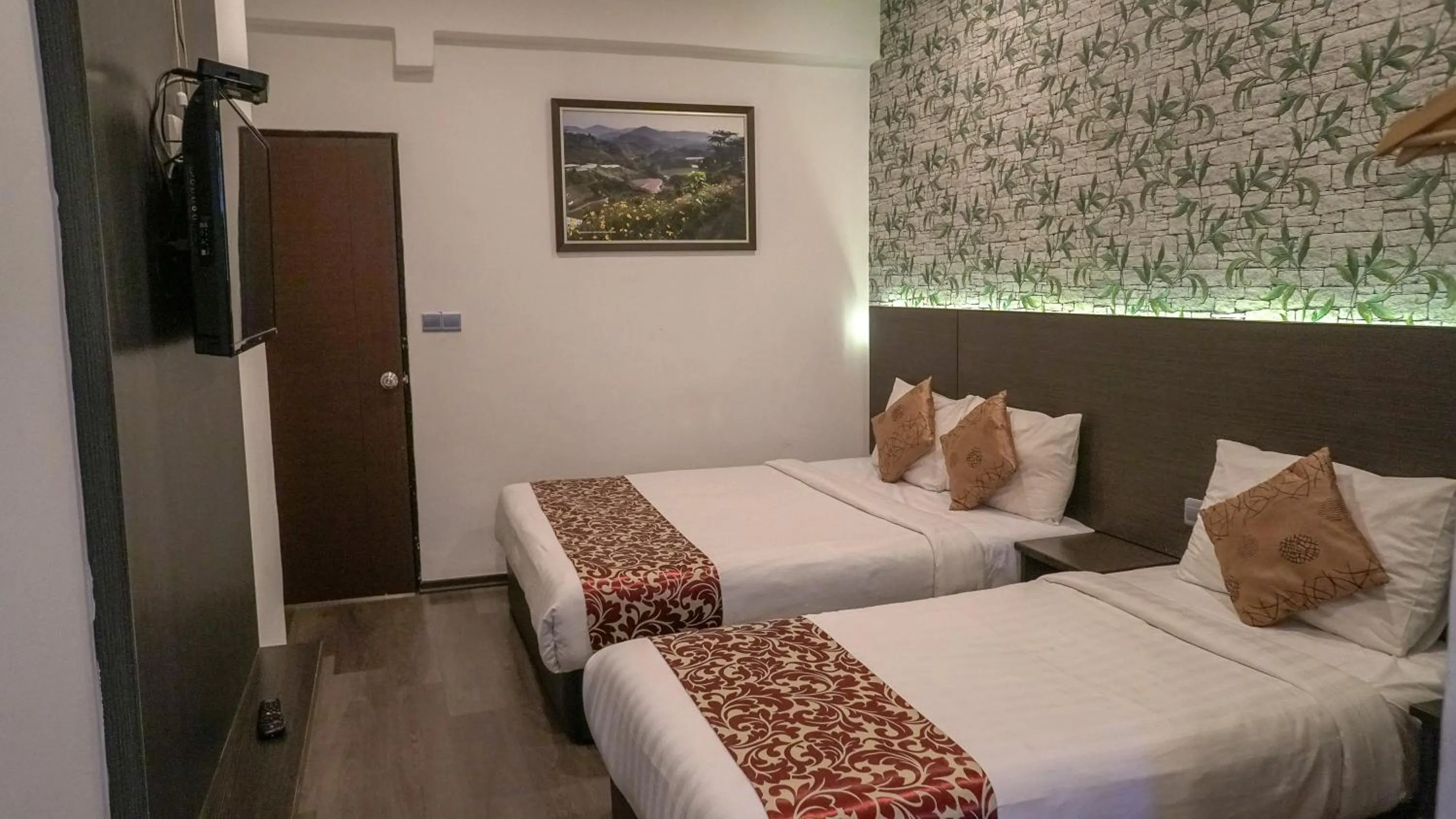 Bedroom, Bed in Highlanders Hotel