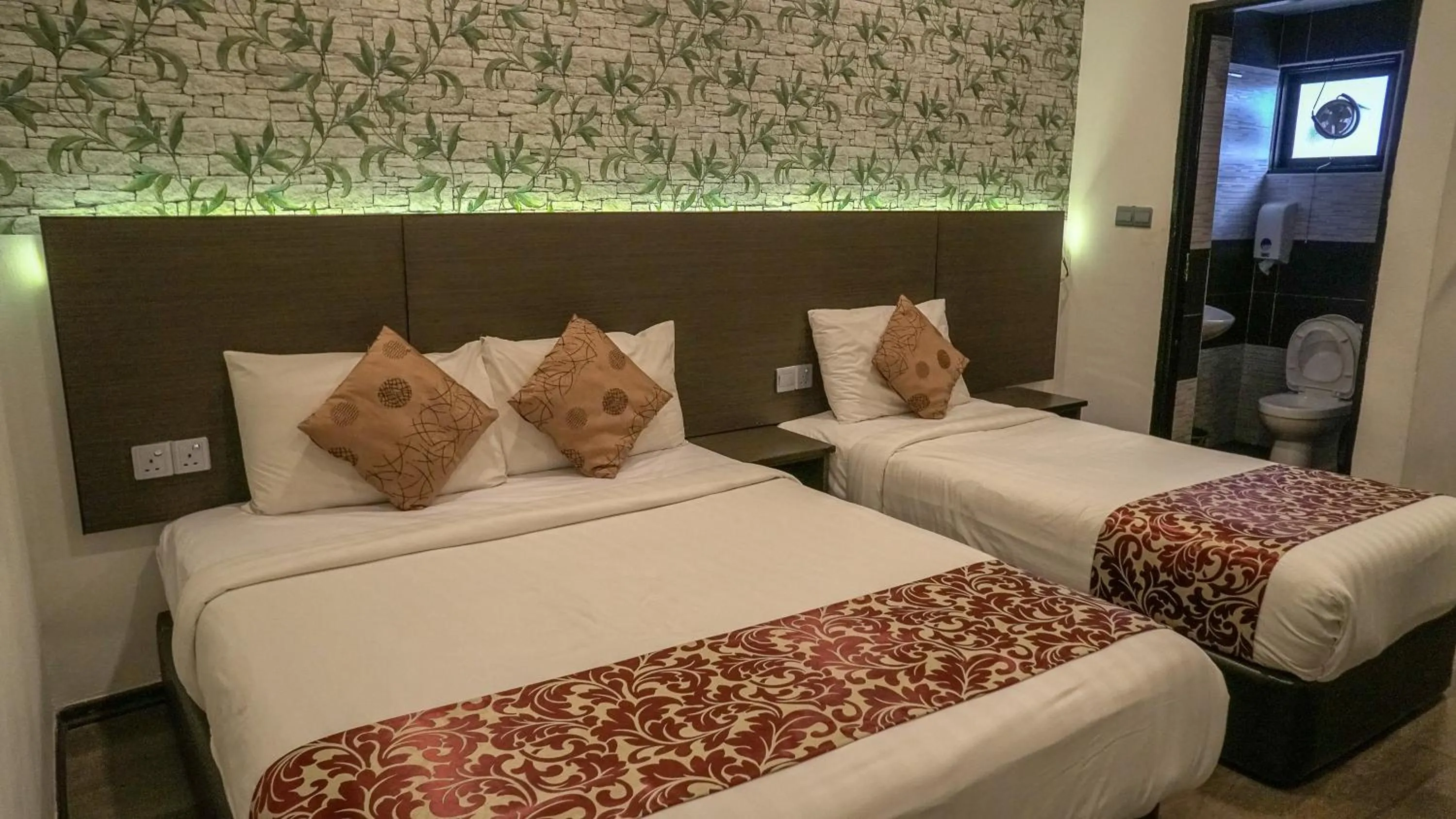 Bed in Highlanders Hotel