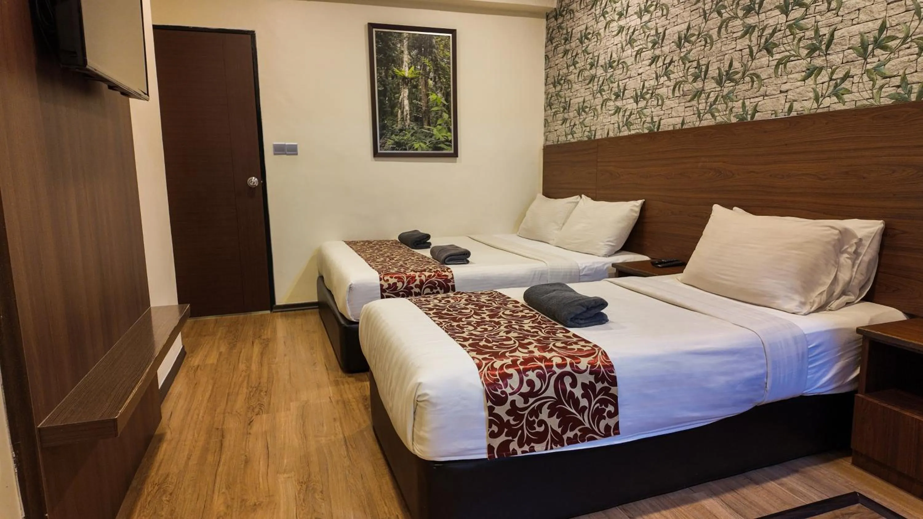 Bedroom, Bed in Highlanders Hotel