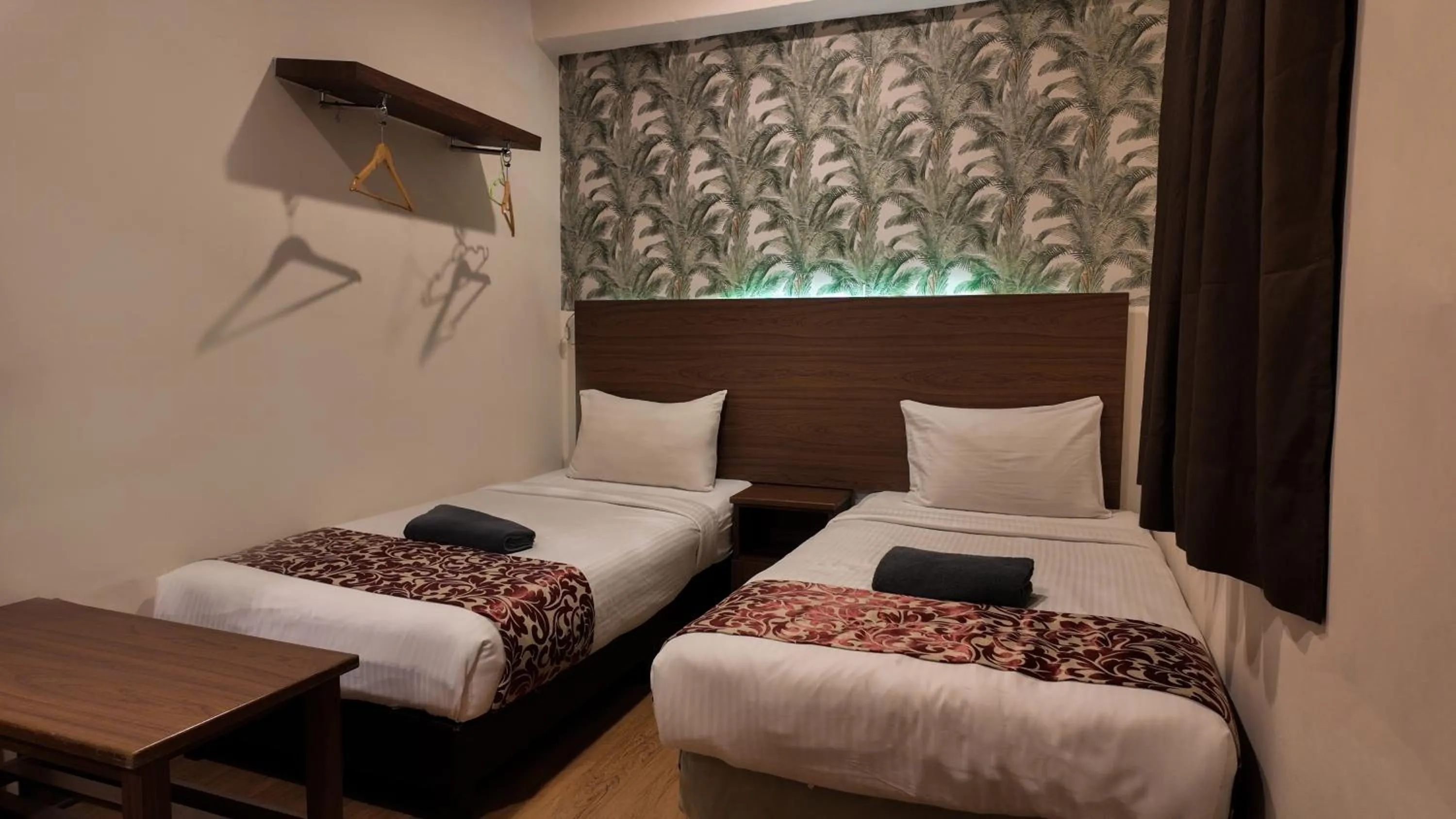 Bedroom, Bed in Highlanders Hotel