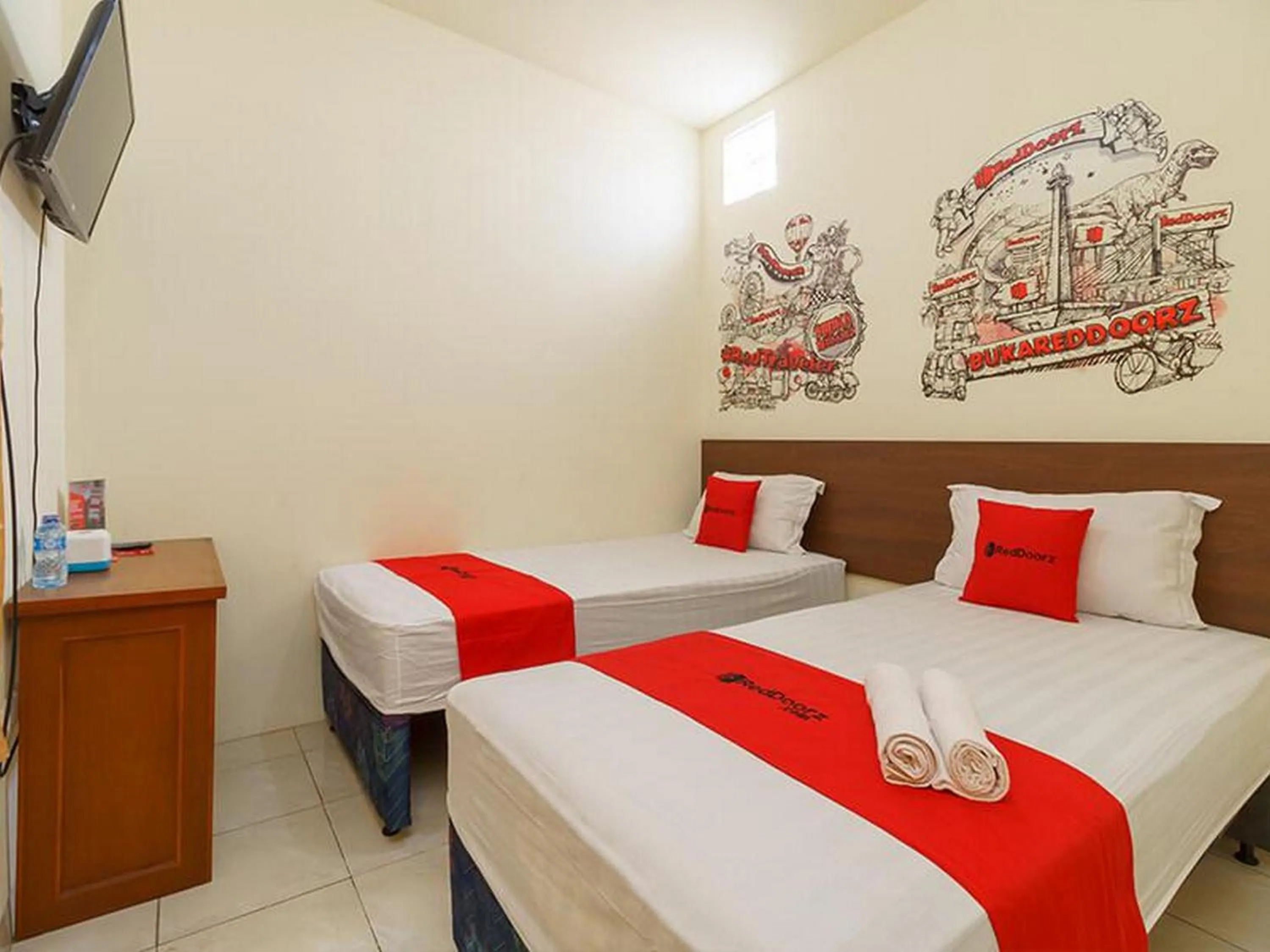 Bedroom, Bed in RedDoorz @ Tanjung Duren