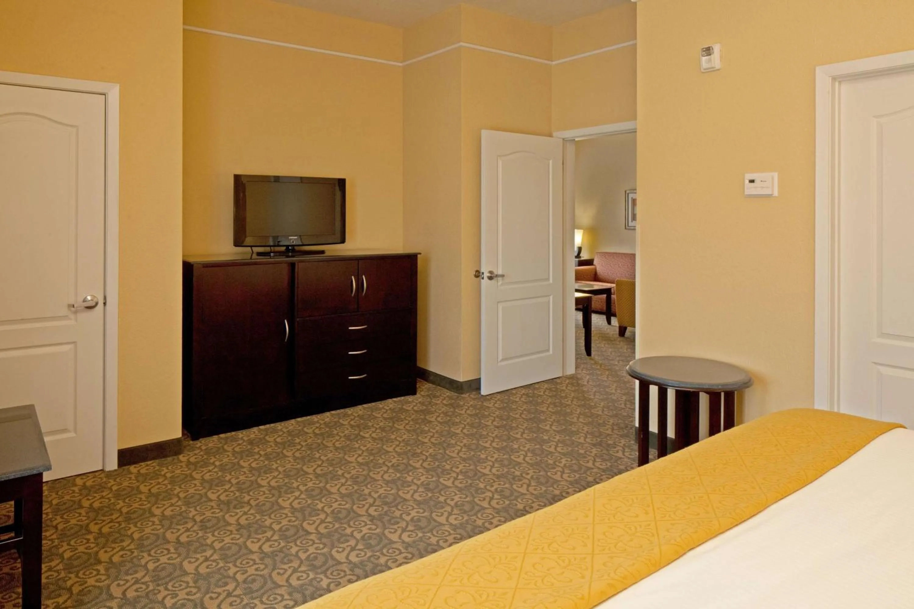 Photo of the whole room in Stay Express Inn & Suites - Mobile, AL