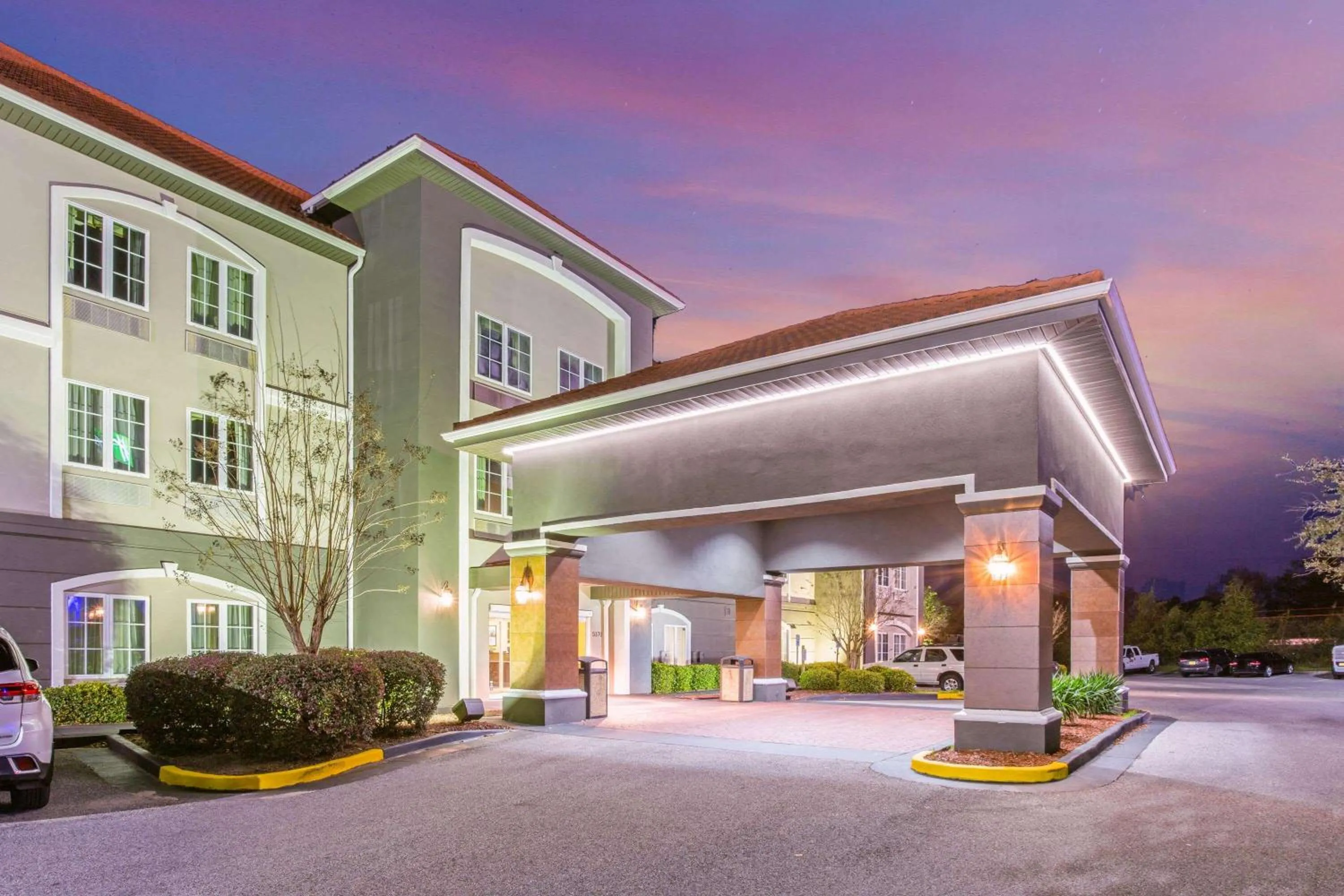Property building in Stay Express Inn & Suites - Mobile, AL