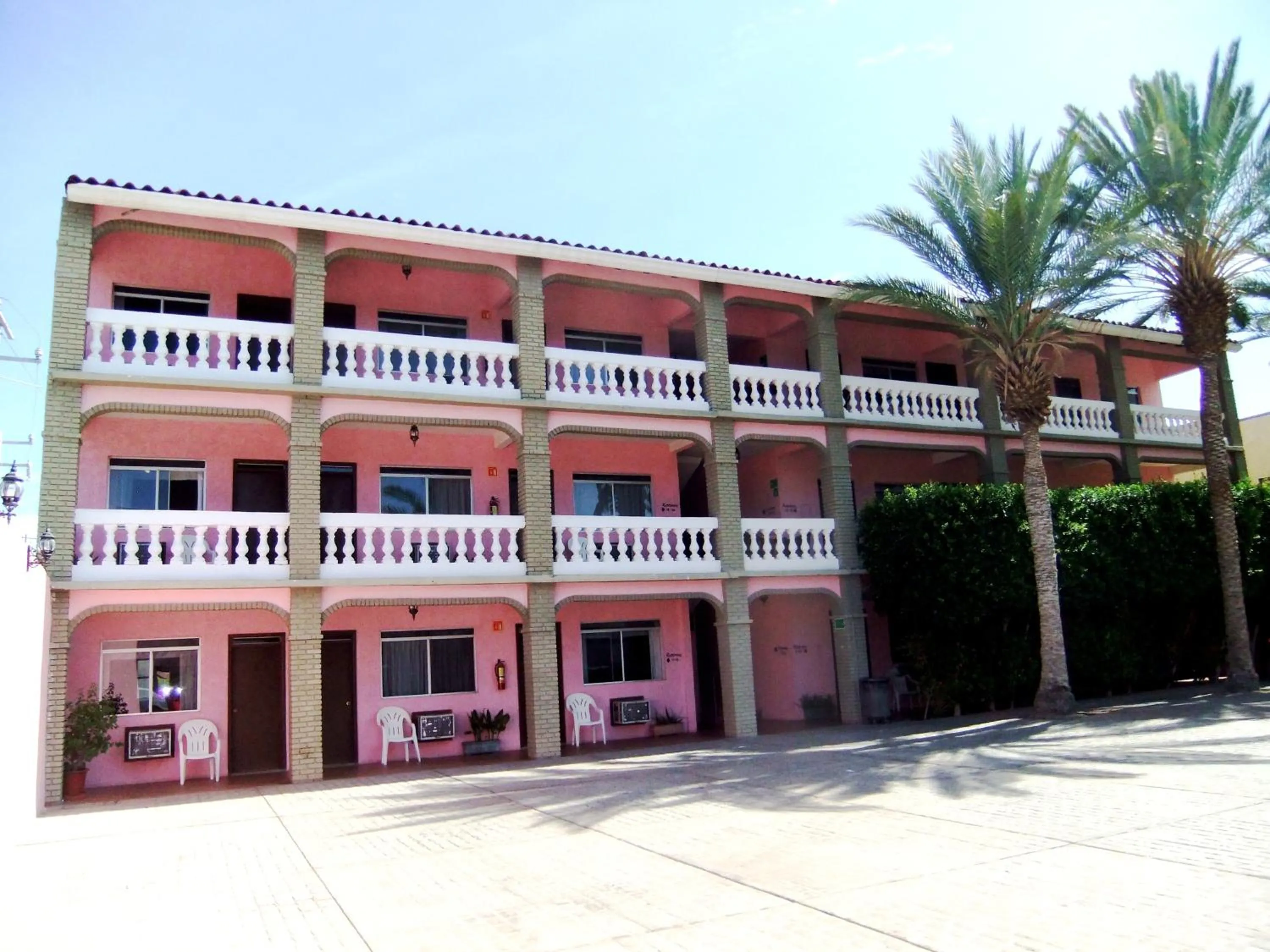 Facade/entrance in Hotel La Hacienda de la Langosta Roja