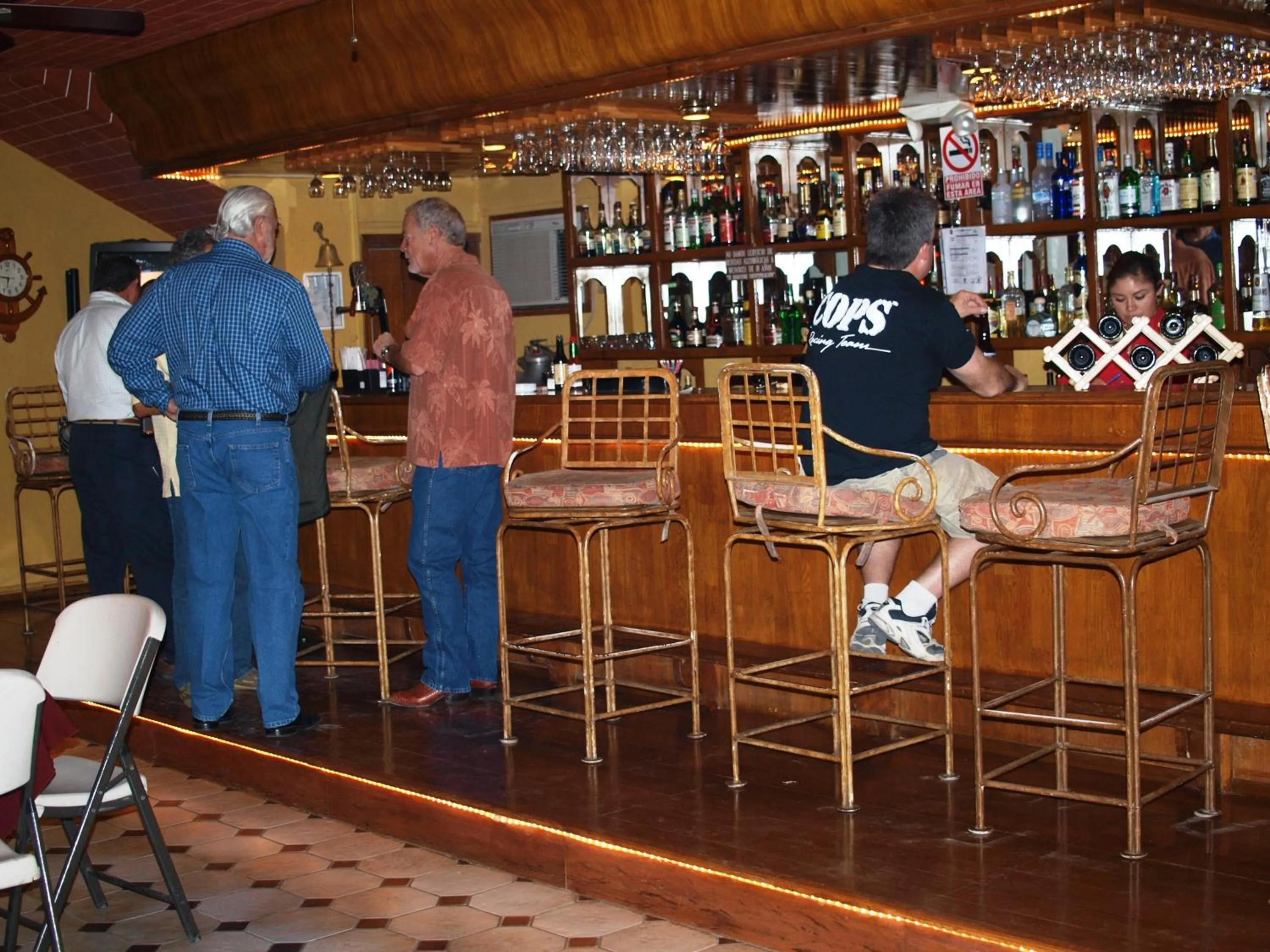 People in Hotel La Hacienda de la Langosta Roja