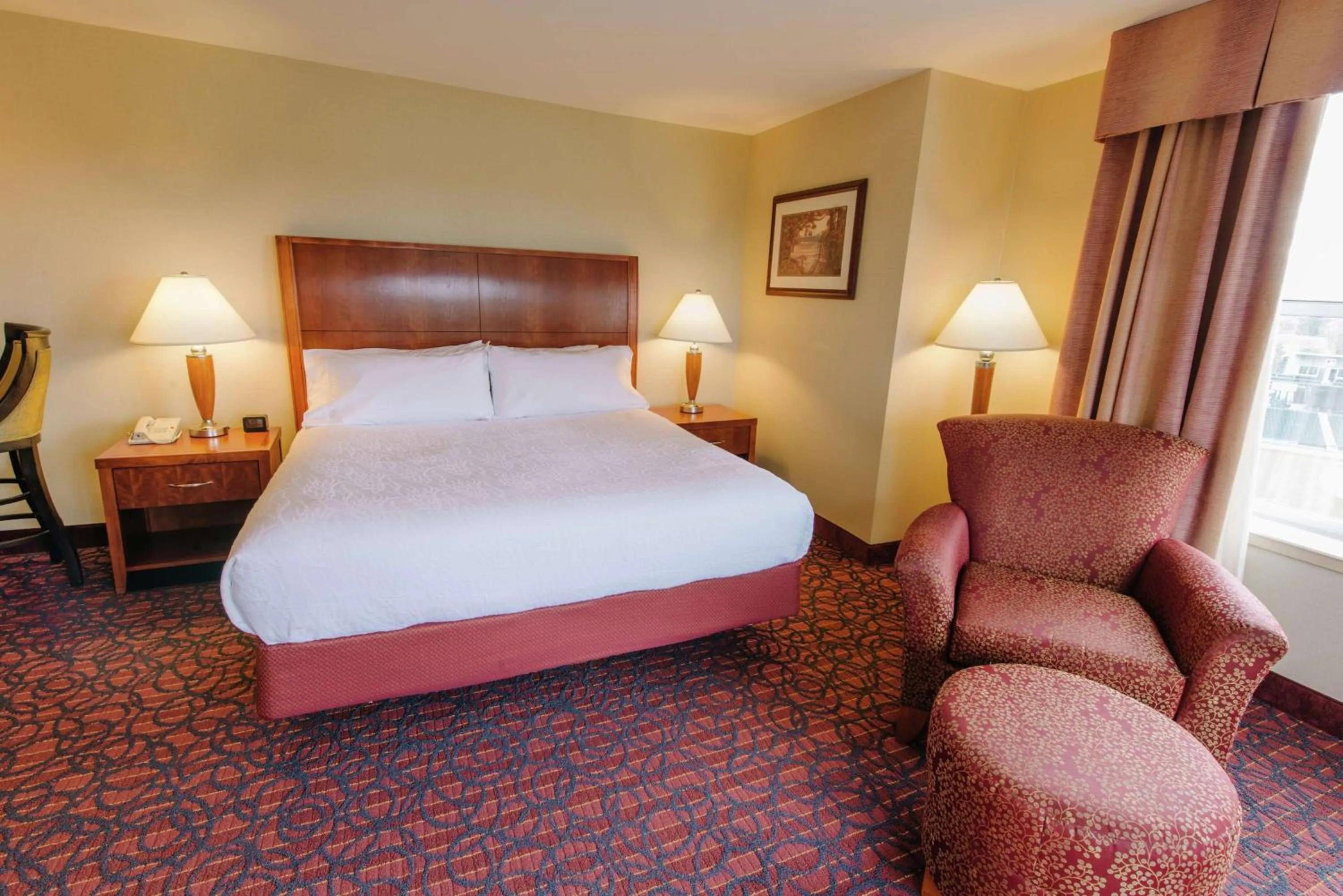 Living room, Bed in Hilton Garden Inn Manchester Downtown