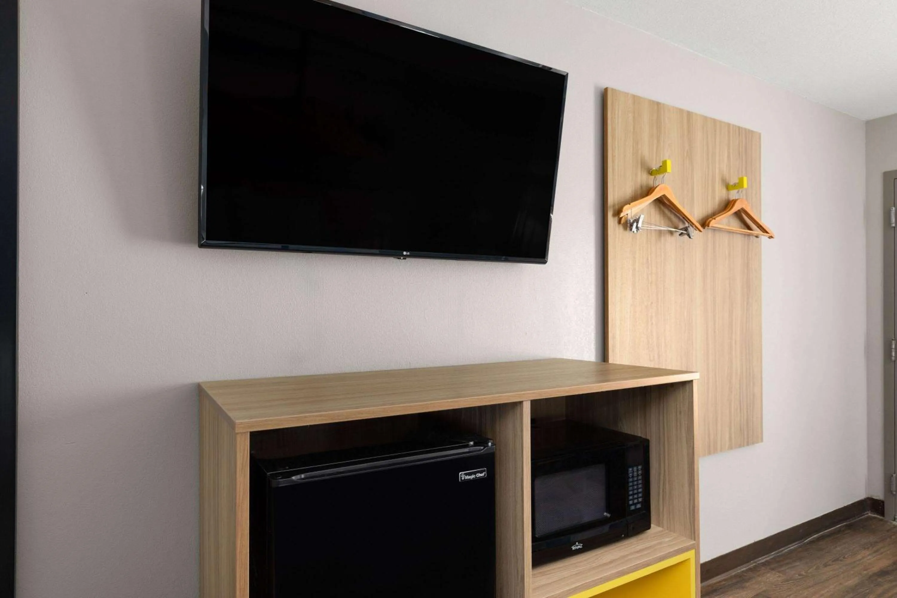 Photo of the whole room in Days Inn by Wyndham Clarksville North EXIT 4