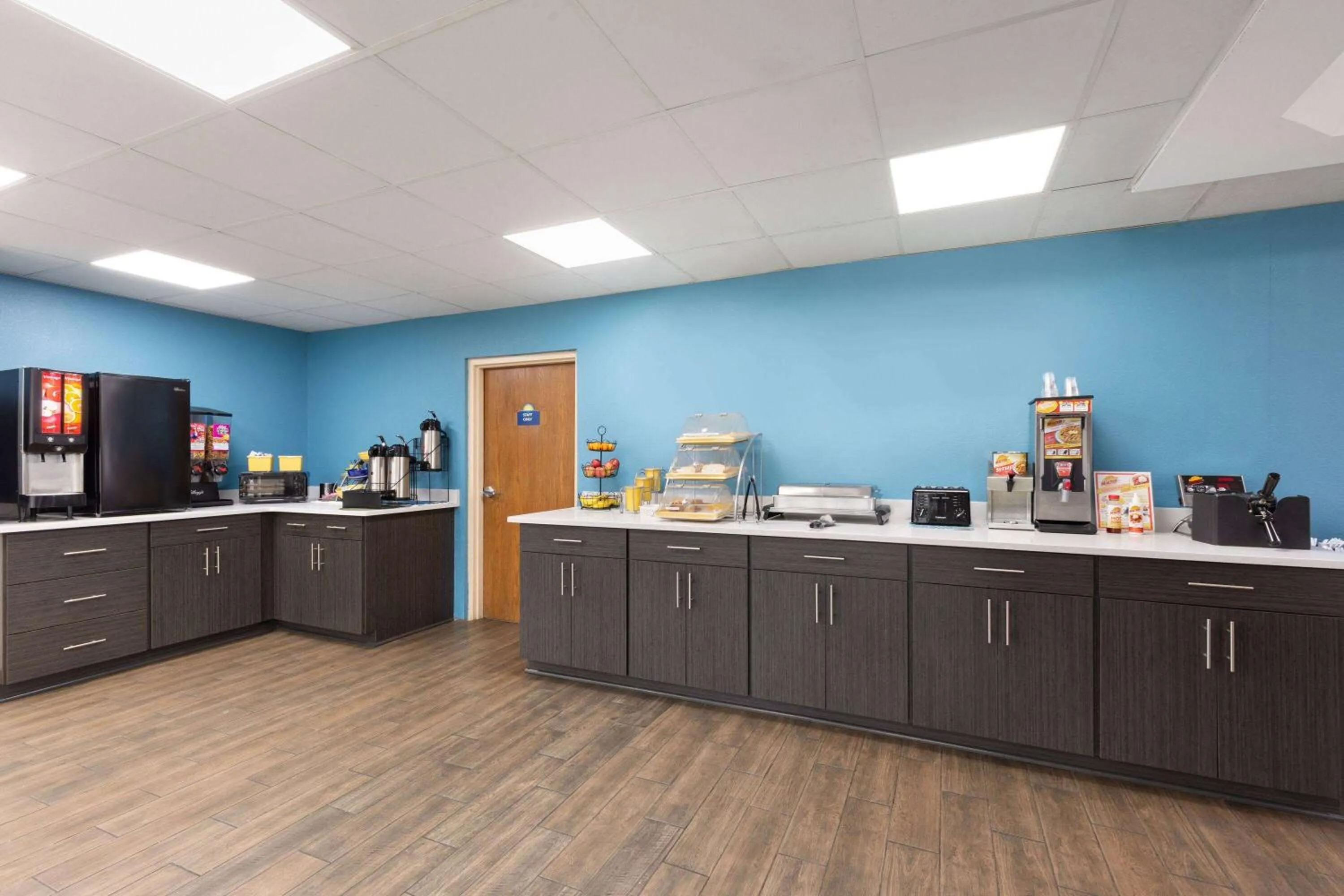 Breakfast in Days Inn by Wyndham Clarksville North EXIT 4