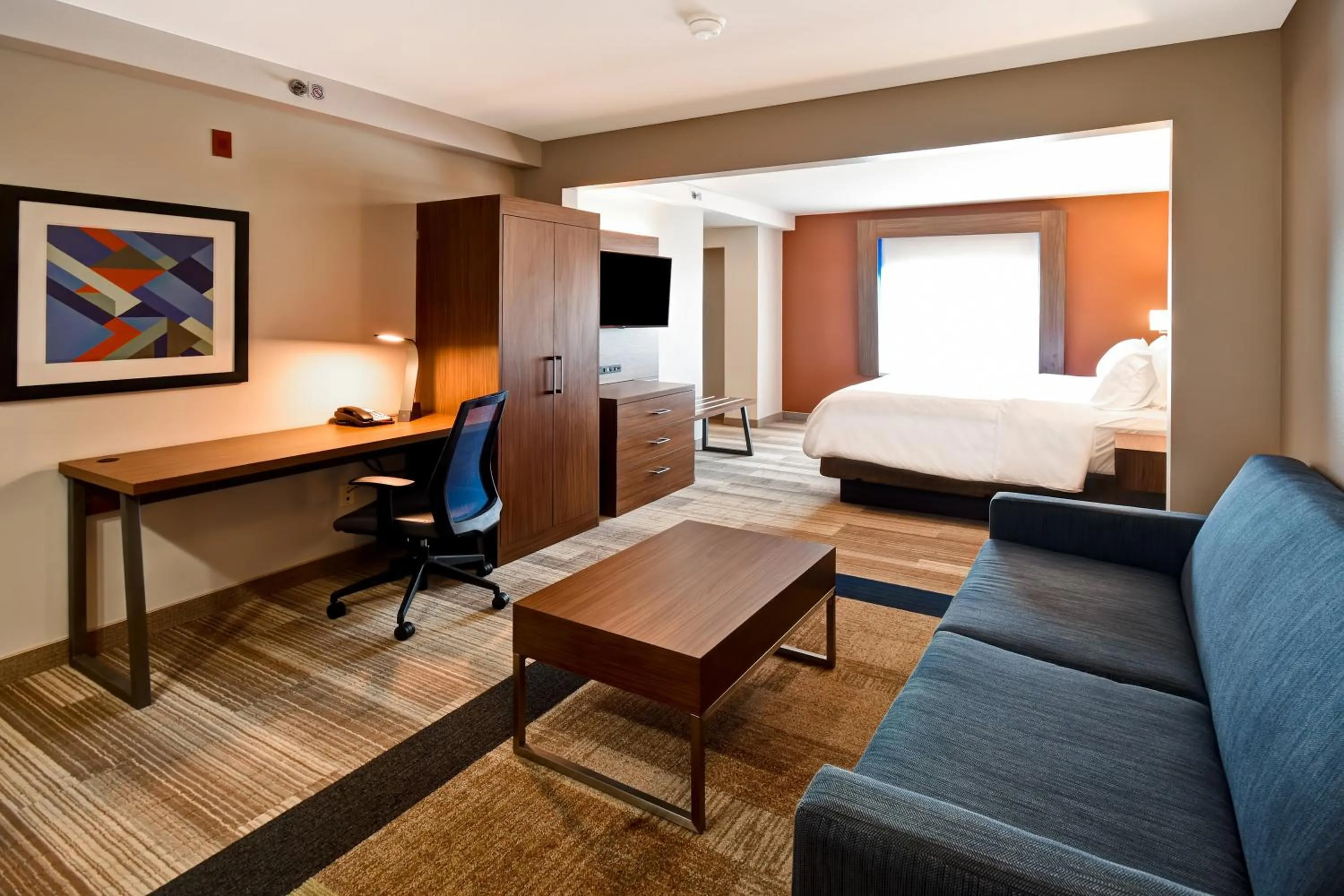 Photo of the whole room, Bed in Holiday Inn Express & Suites Schererville by IHG