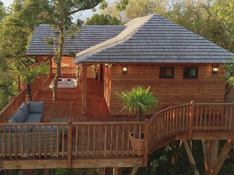 Property building in Cabane de Prestige avec Jacuzzi et Sauna privatifs