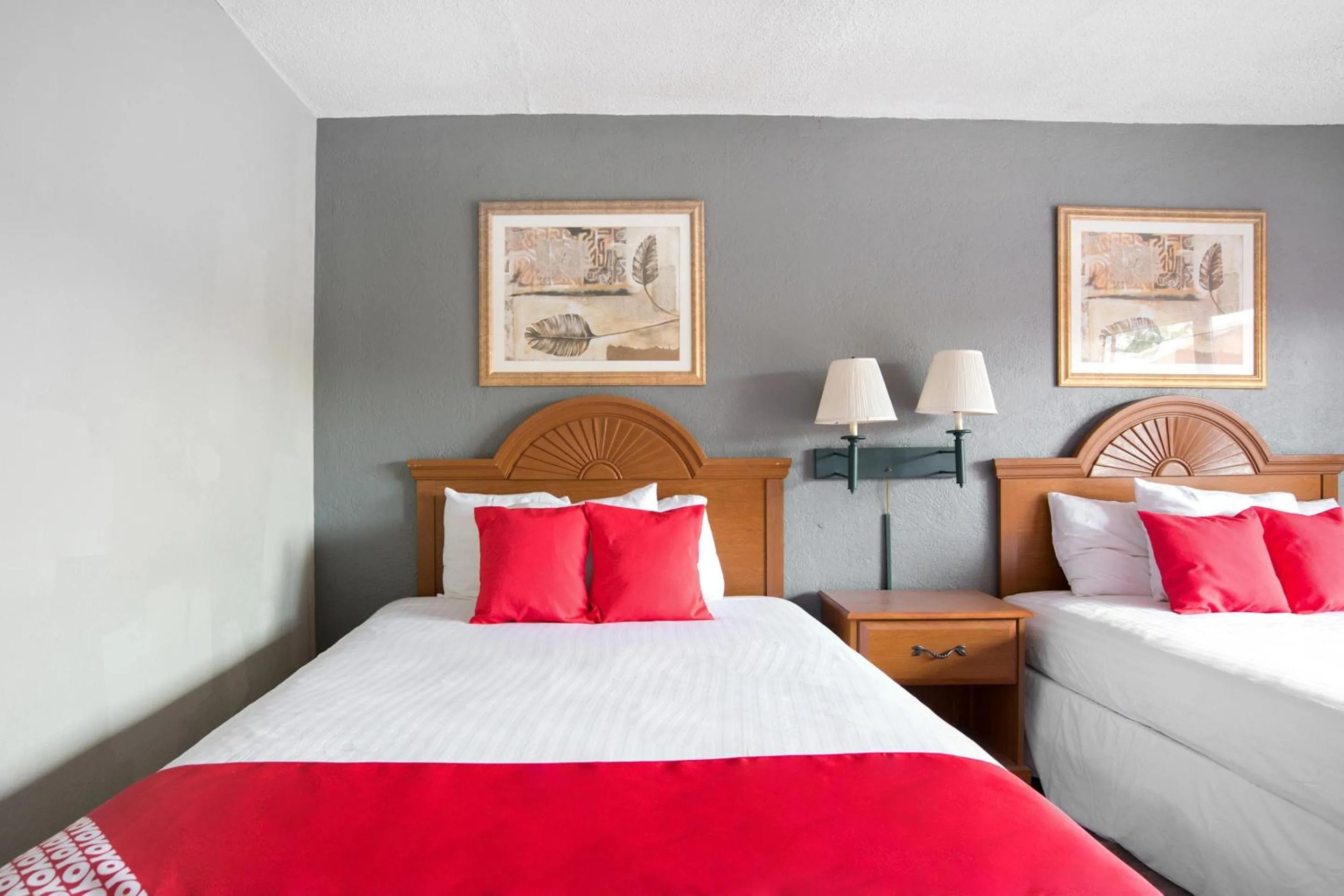 Bedroom, Bed in OYO Hotel Mustang Silver Spring FL