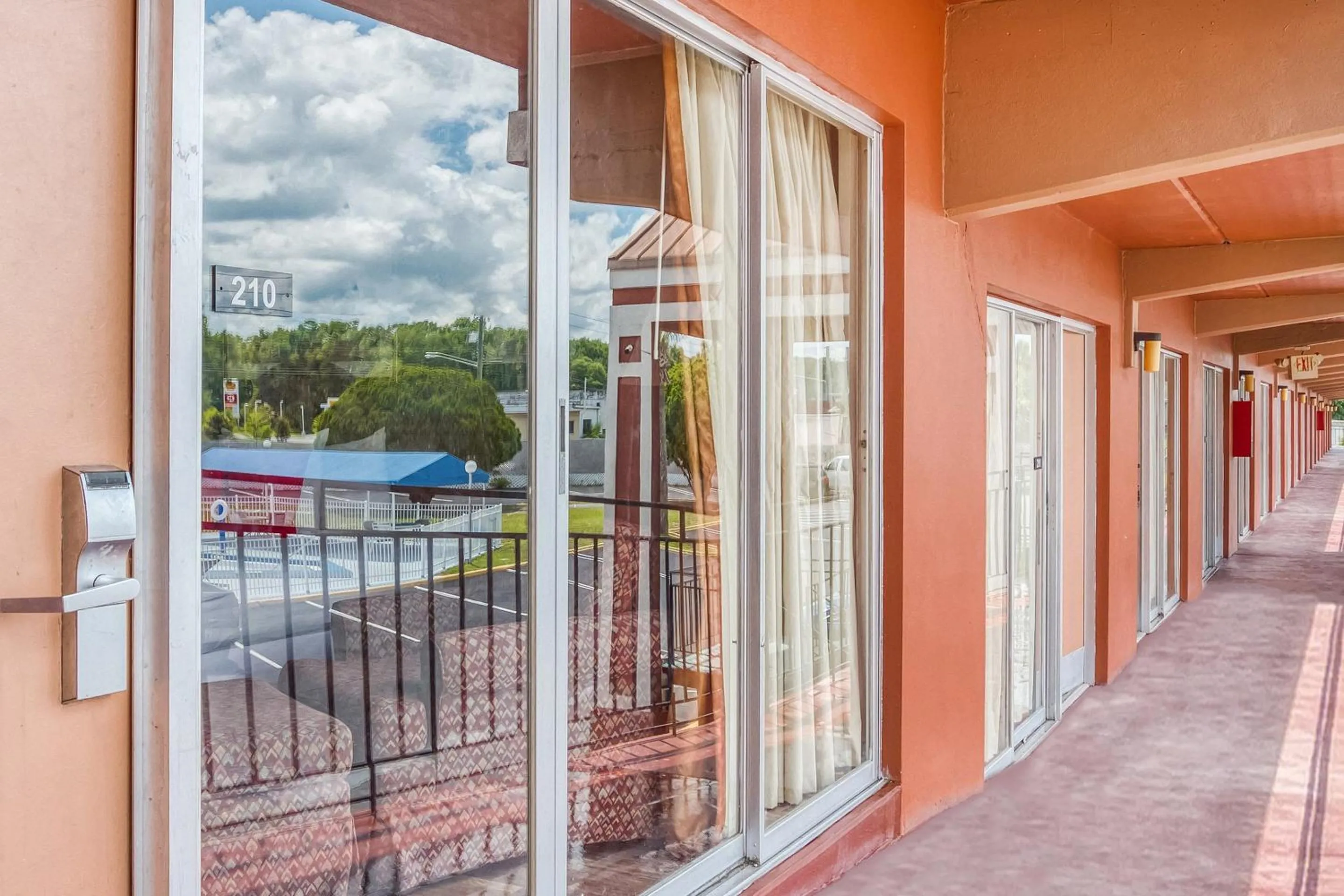 Bedroom in OYO Hotel Mustang Silver Spring FL