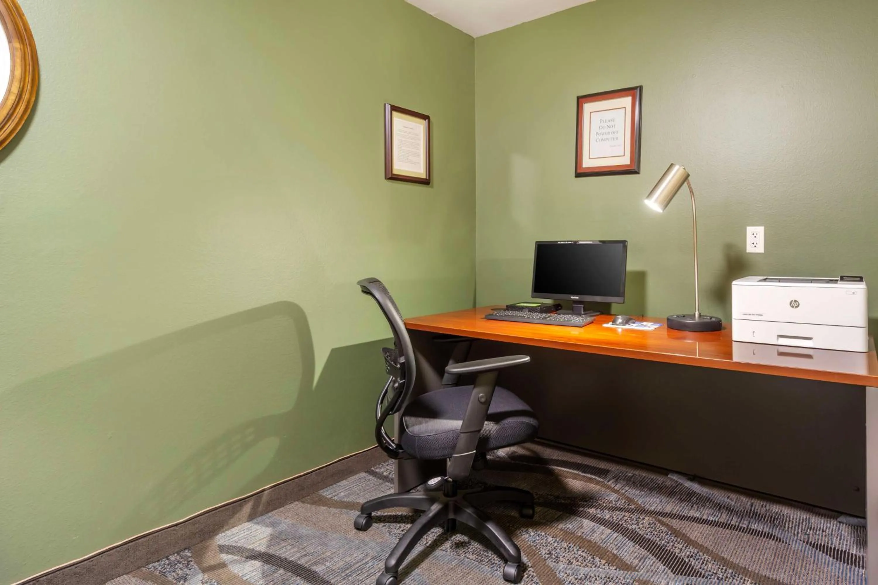 Business facilities in Best Western Plus Edmonds Harbor Inn