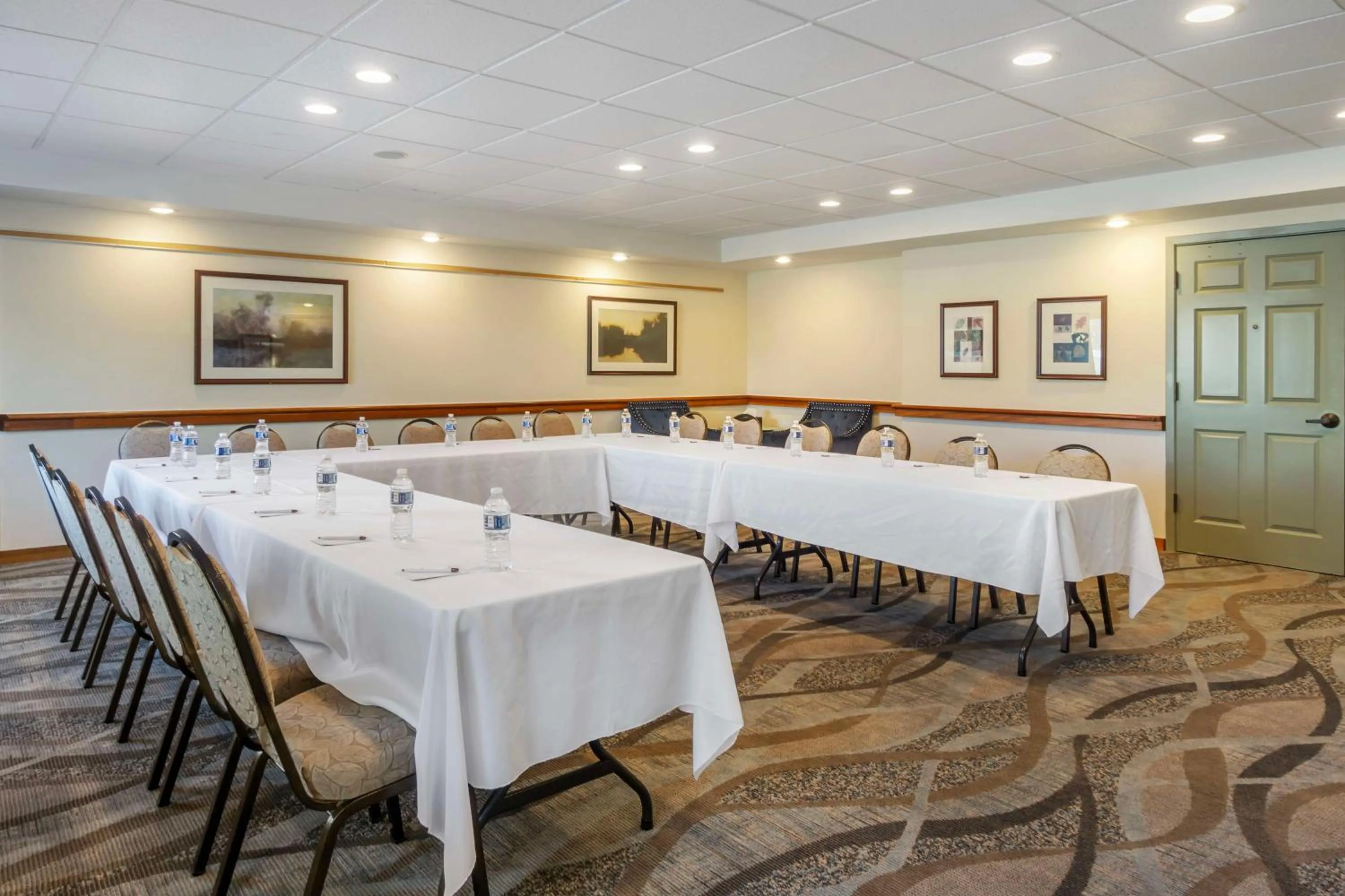 Meeting/conference room in Best Western Plus Edmonds Harbor Inn