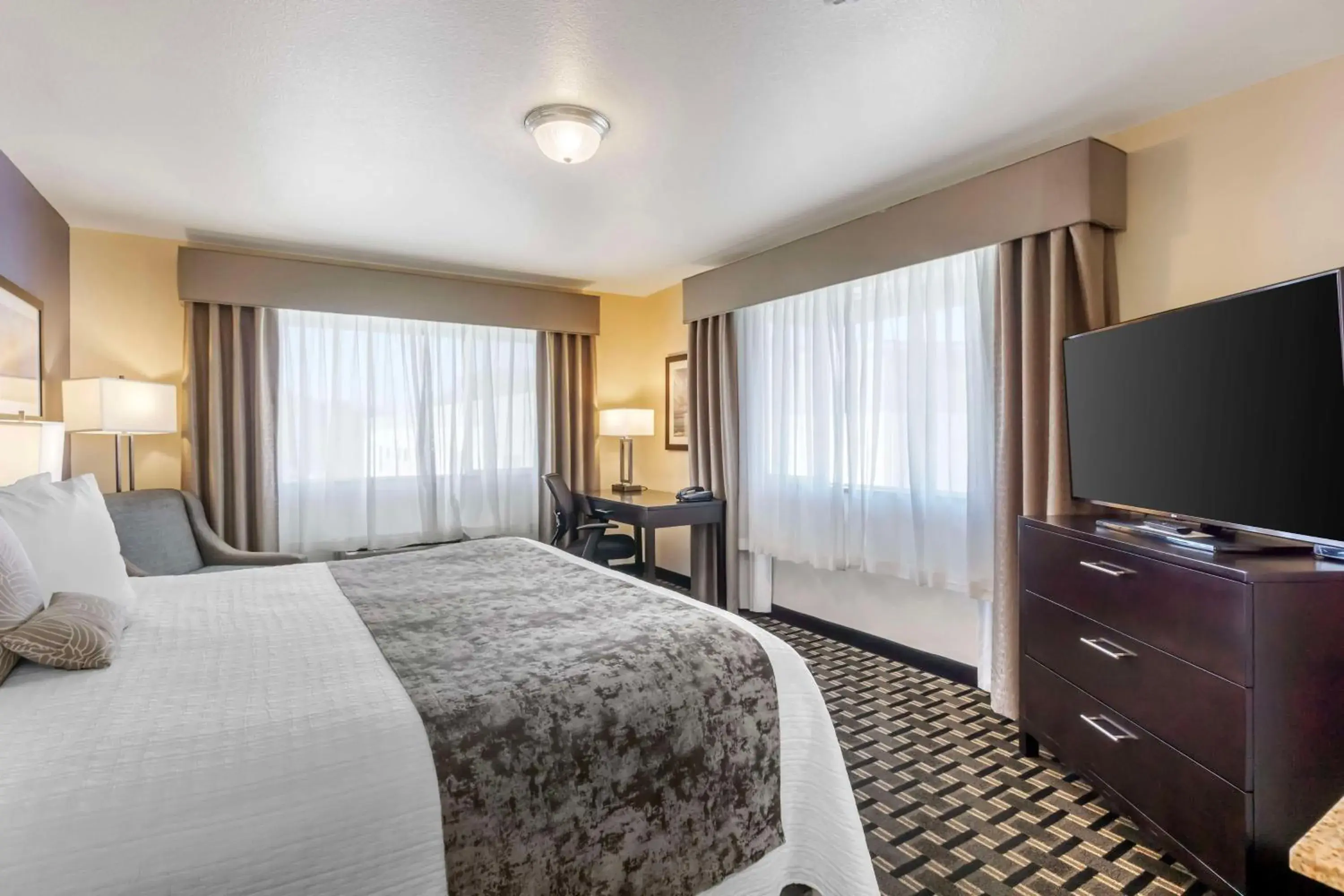 King Room in Best Western Plus Edmonds Harbor Inn King Room in Best Western Plus Edmonds Harbor Inn