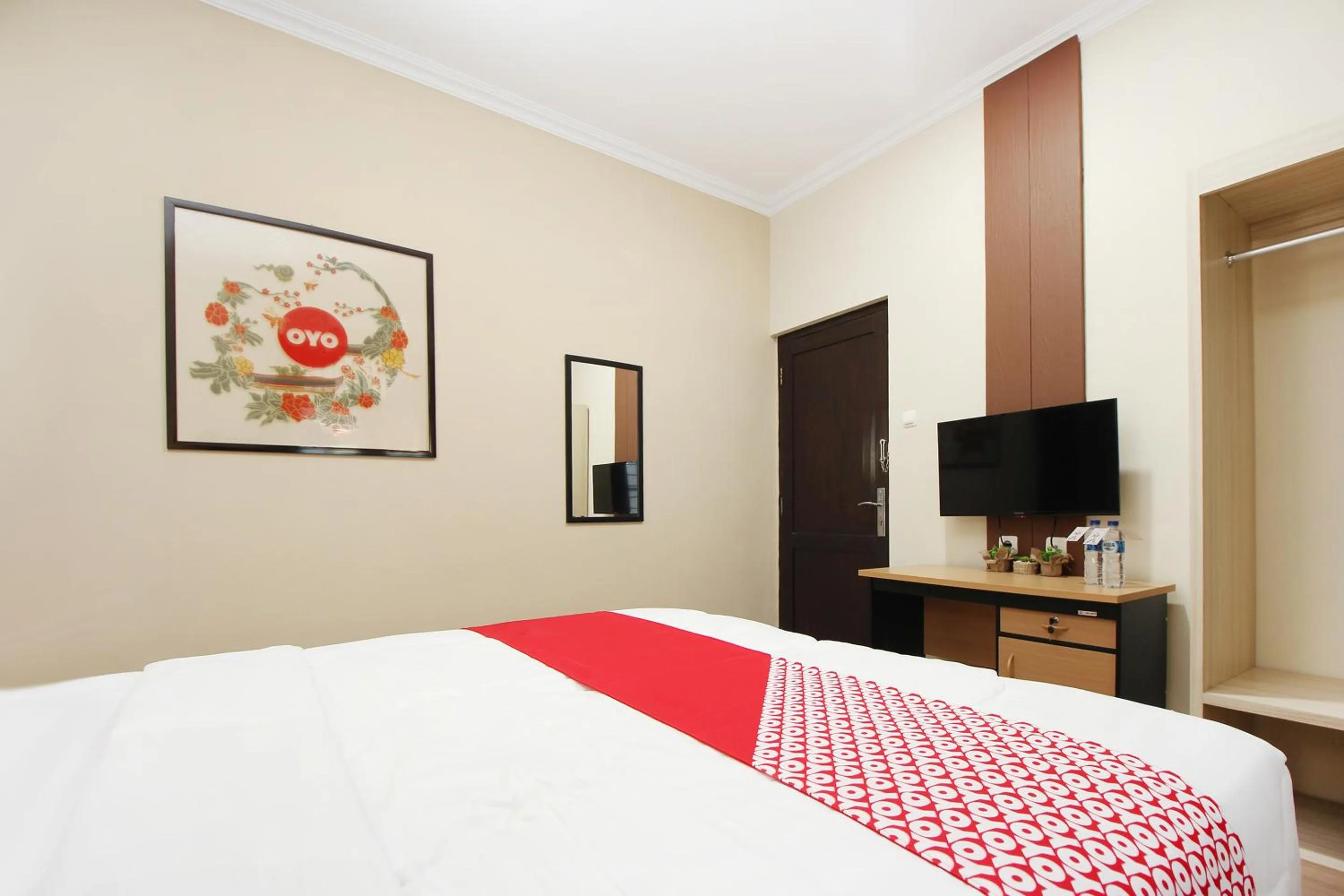 Bedroom in OYO 572 Omah Gedongkuning Syariah Homestay